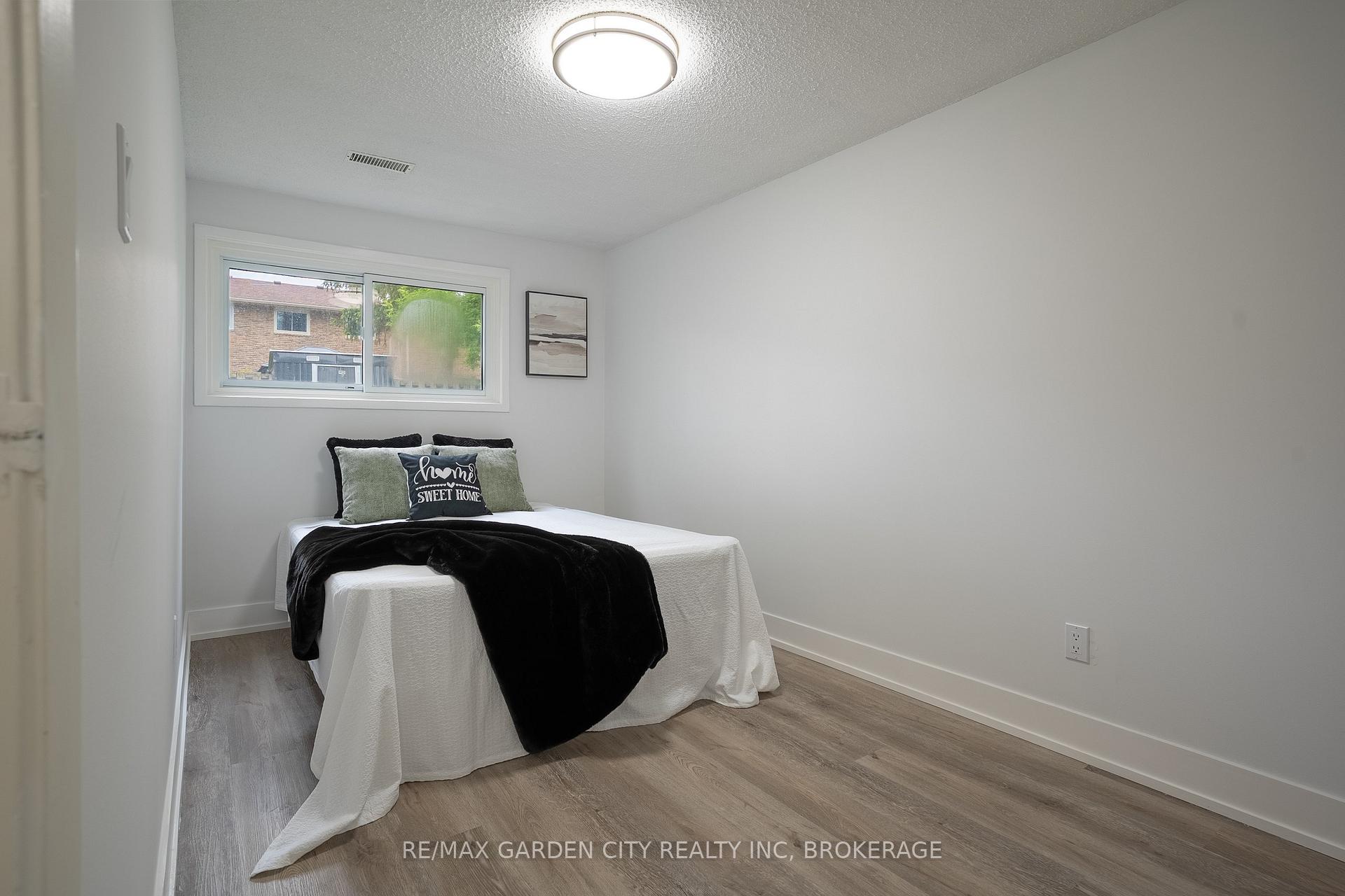 Photo 11 of 85 Ventura Drive, St. Catharines, Haig — HOMEH