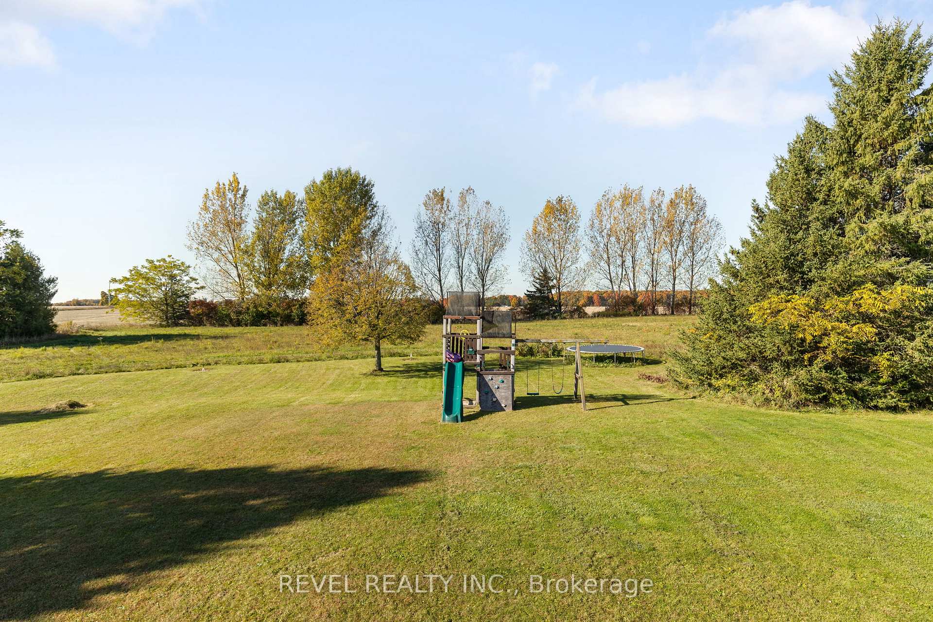 Photo 32 of 1866 Old Second Road N, Springwater, Rural Springwater — HOMEH