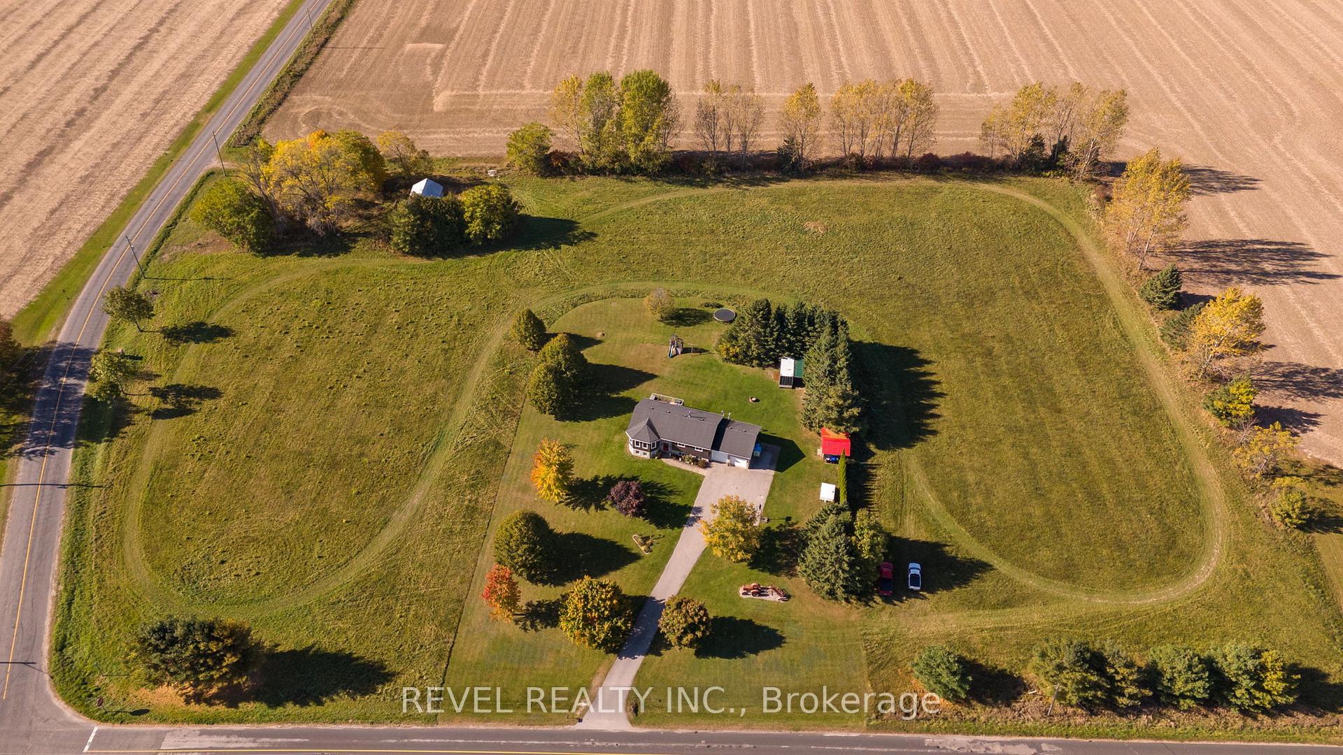 Photo 37 of 1866 Old Second Road N, Springwater, Rural Springwater — HOMEH