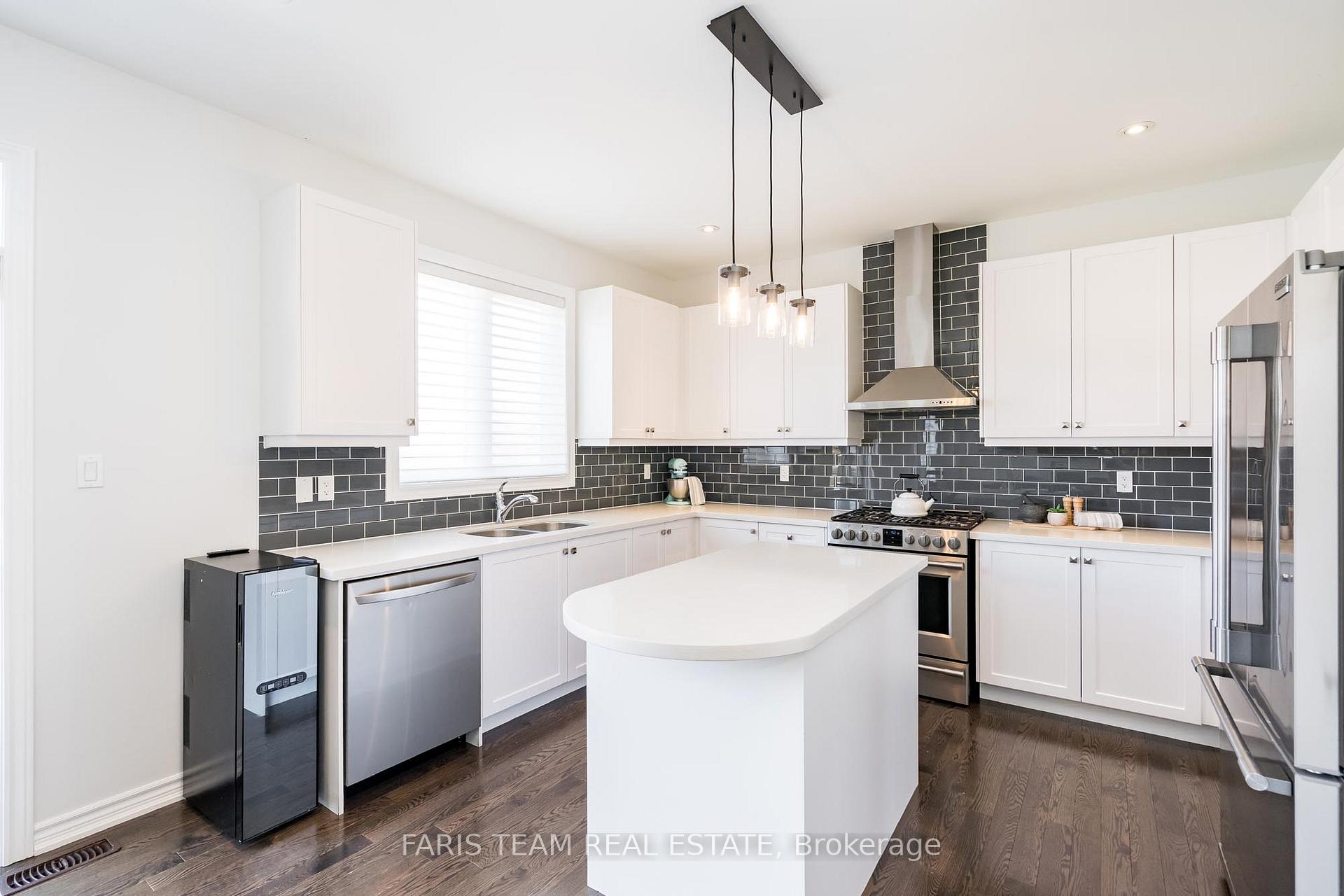 Photo 4 of 14 Marks Road, Springwater, Centre Vespra — HOMEH