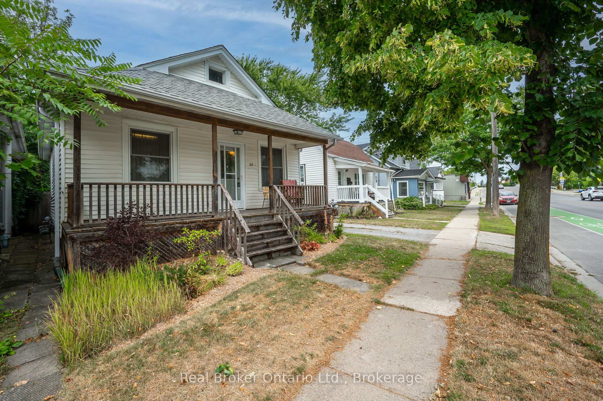 Photo 2 of 28-1/2 Pelham Road, St. Catharines, Western Hill — HOMEH