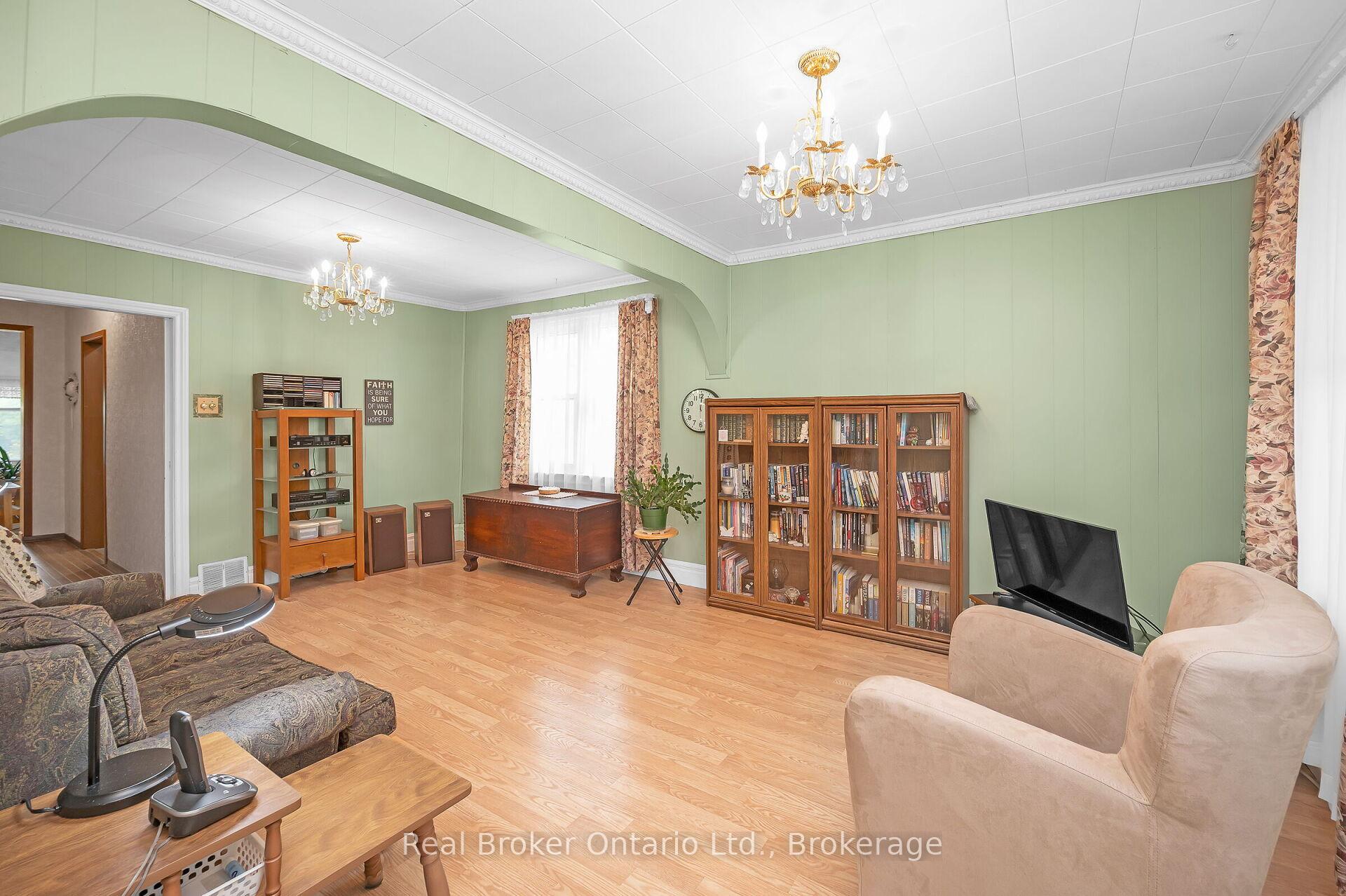 Photo 5 of 28-1/2 Pelham Road, St. Catharines, Western Hill — HOMEH