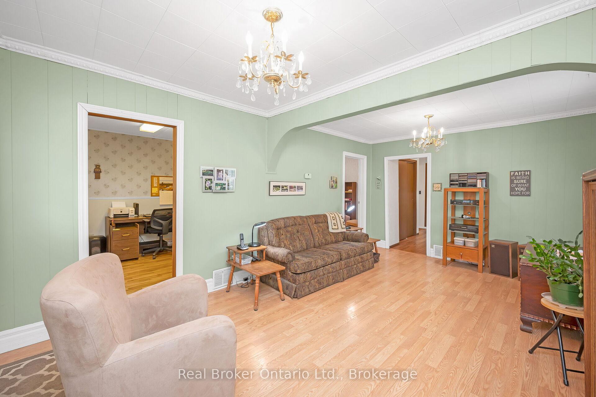 Photo 6 of 28-1/2 Pelham Road, St. Catharines, Western Hill — HOMEH