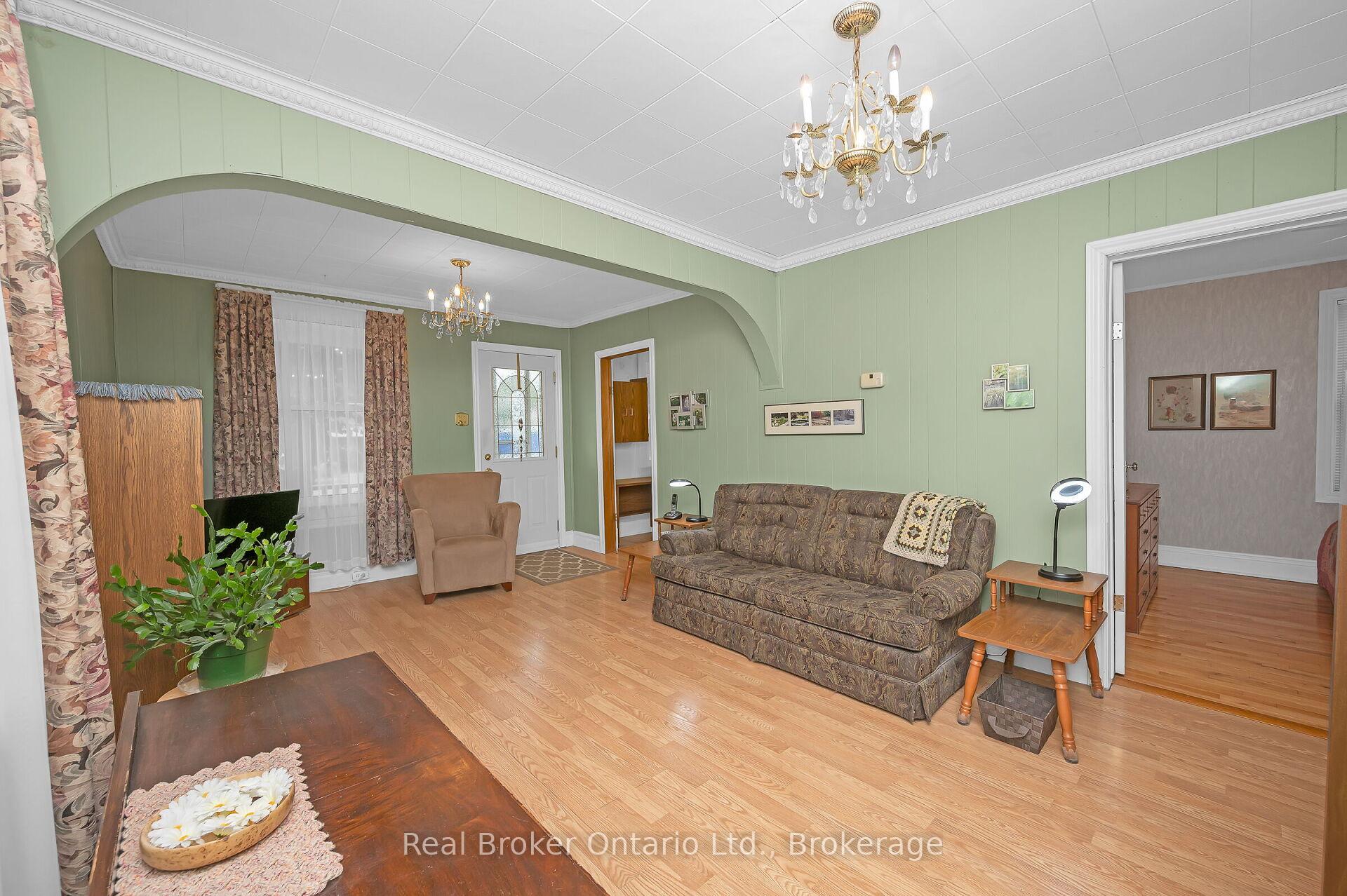 Photo 7 of 28-1/2 Pelham Road, St. Catharines, Western Hill — HOMEH