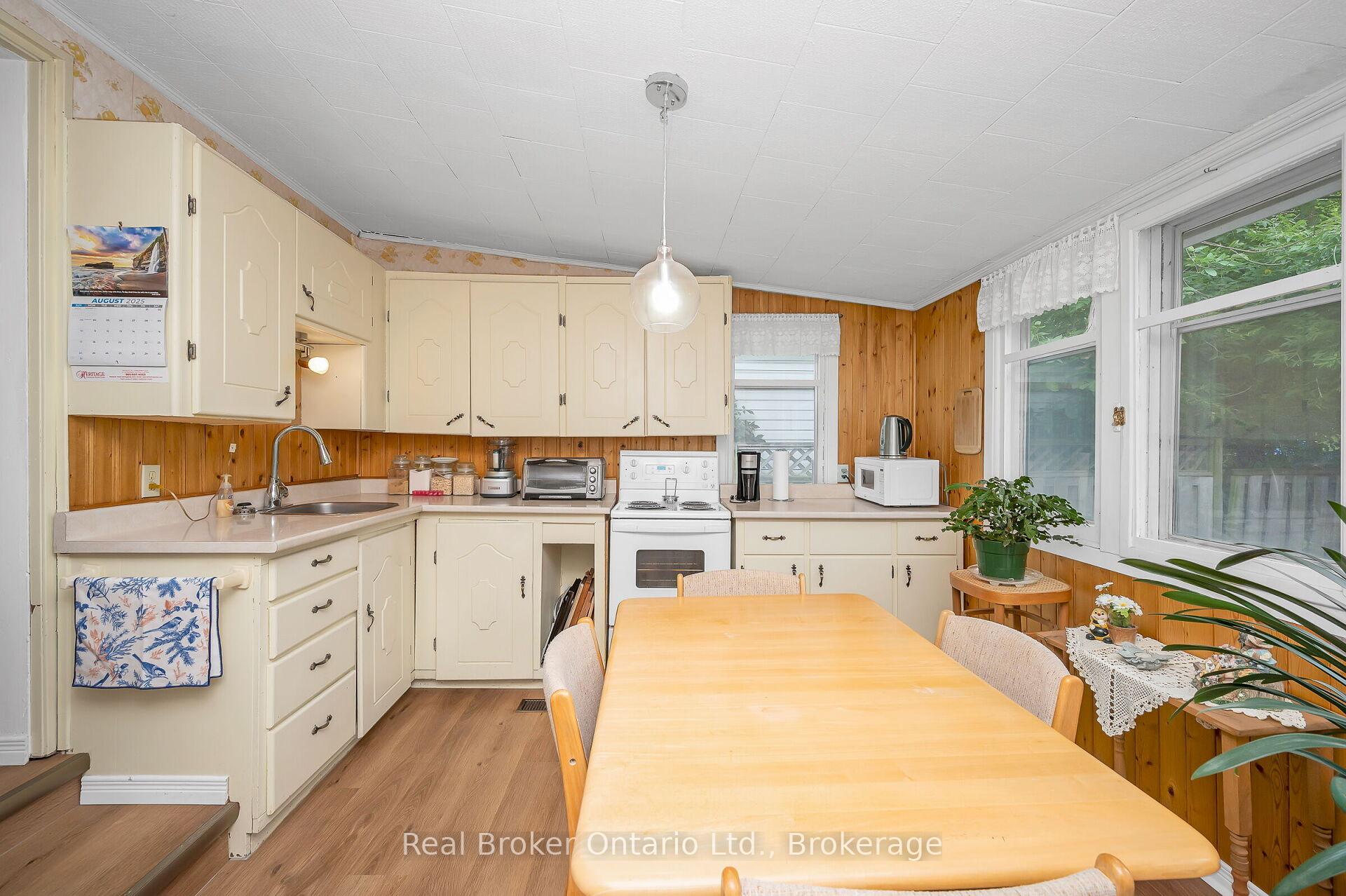 Photo 14 of 28-1/2 Pelham Road, St. Catharines, Western Hill — HOMEH