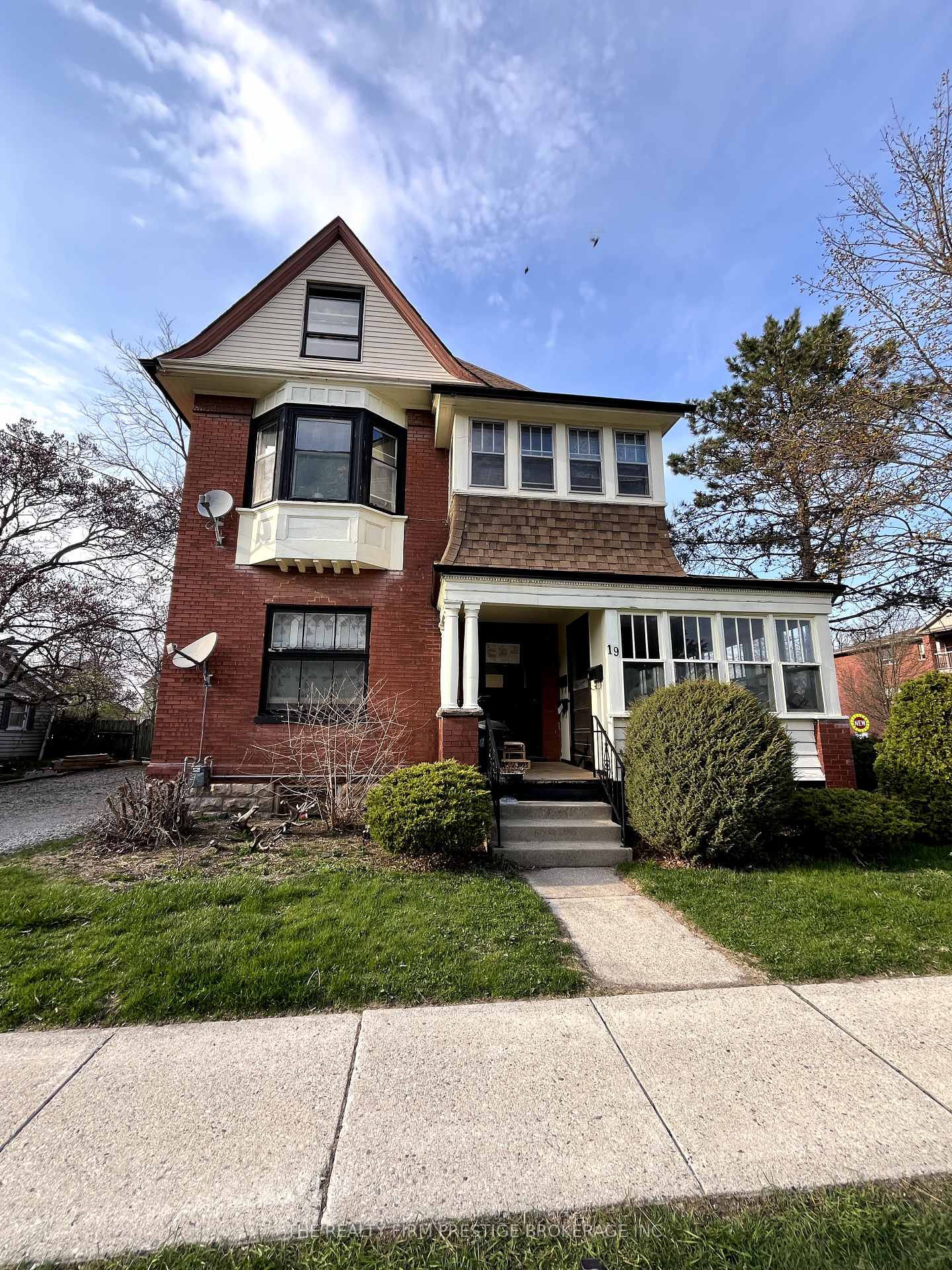Photo 1 of 19 Scott Street, St. Thomas — HOMEH