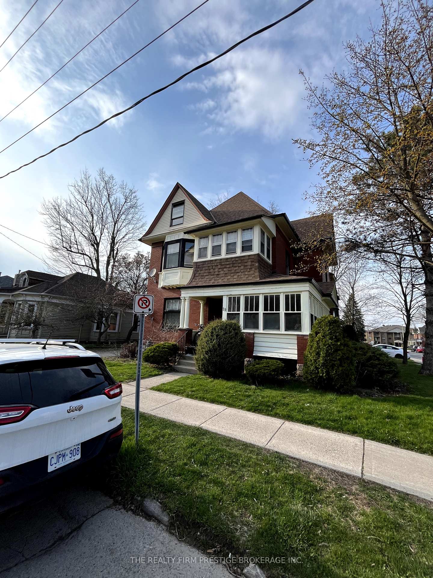 Photo 2 of 19 Scott Street, St. Thomas — HOMEH