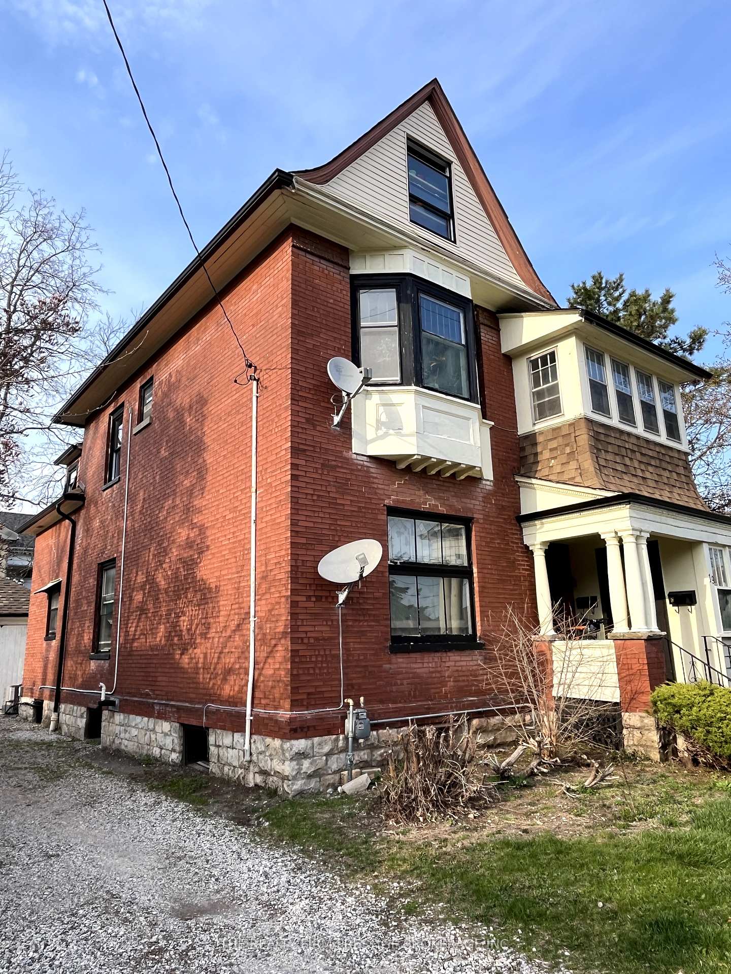 Photo 3 of 19 Scott Street, St. Thomas — HOMEH
