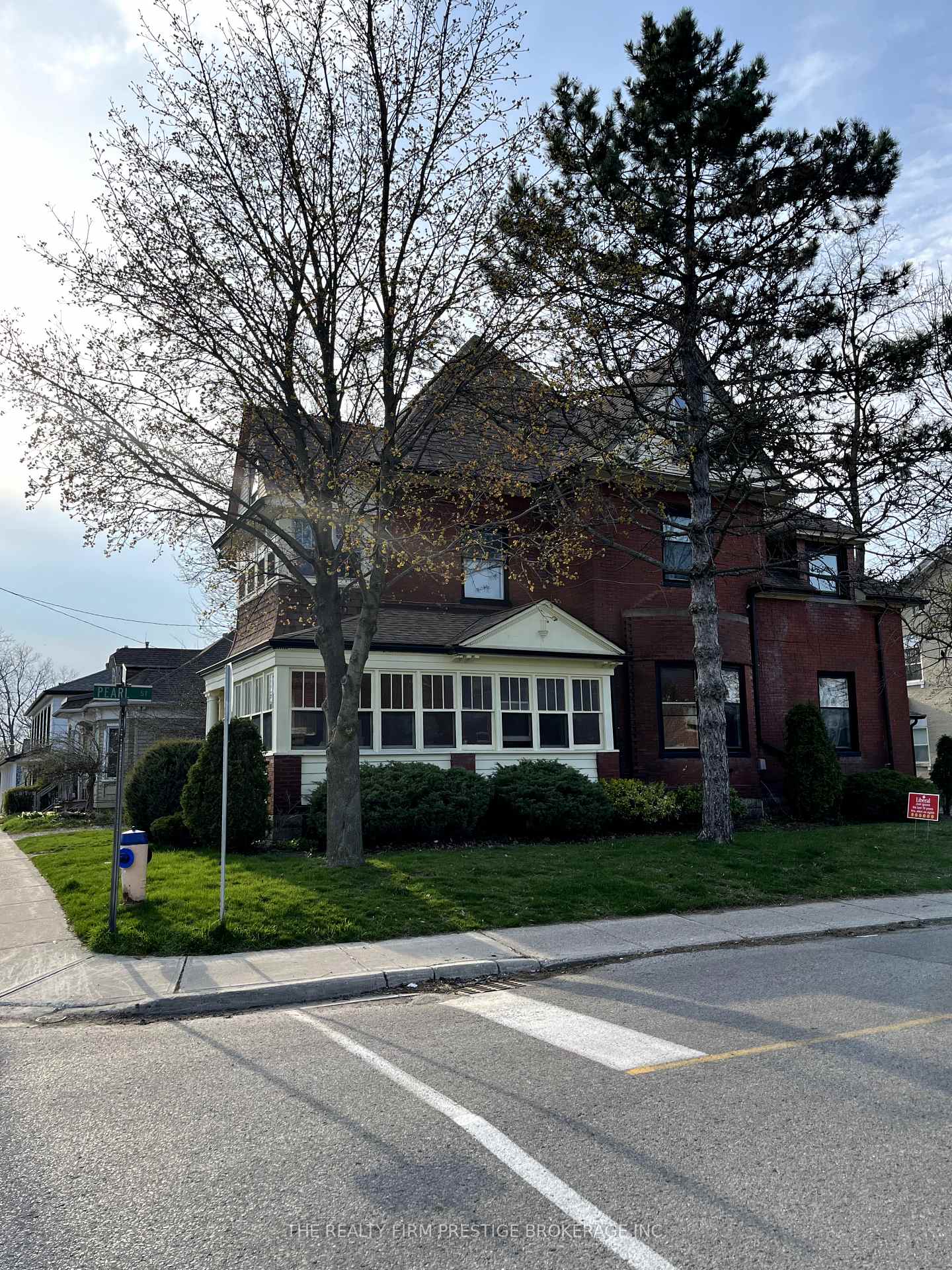 Photo 4 of 19 Scott Street, St. Thomas — HOMEH