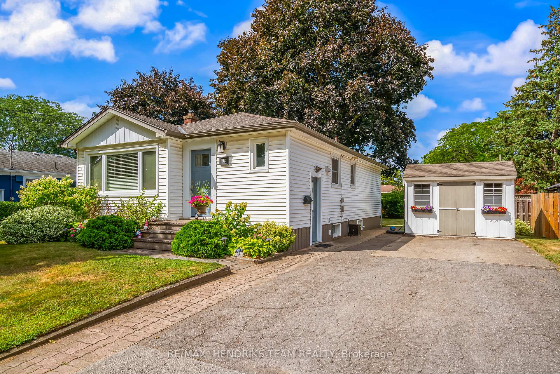 Photo 2 of 53 Dunkeld Avenue, St. Catharines, Carlton/Bunting — HOMEH