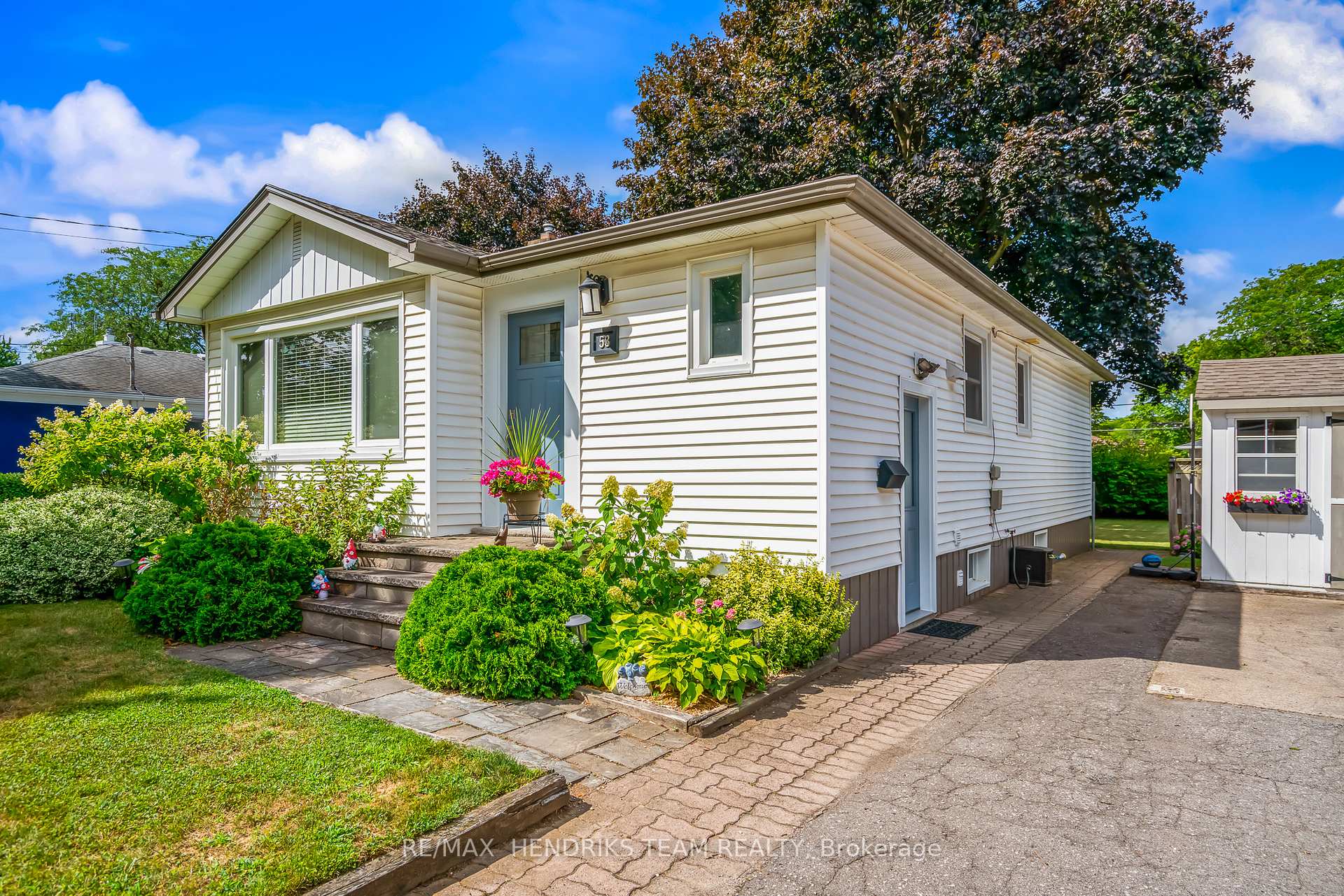 Photo 3 of 53 Dunkeld Avenue, St. Catharines, Carlton/Bunting — HOMEH