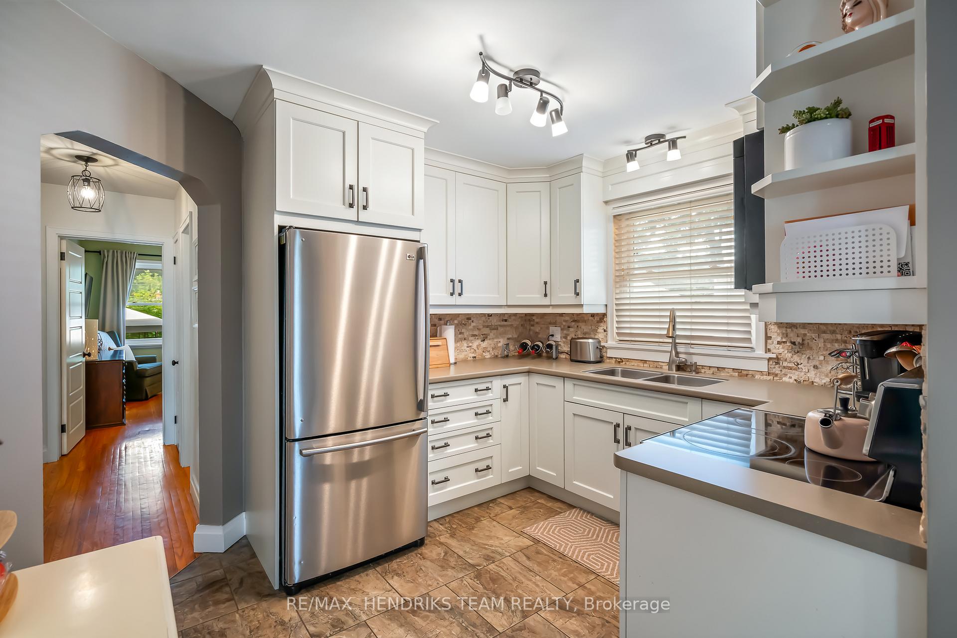 Photo 10 of 53 Dunkeld Avenue, St. Catharines, Carlton/Bunting — HOMEH