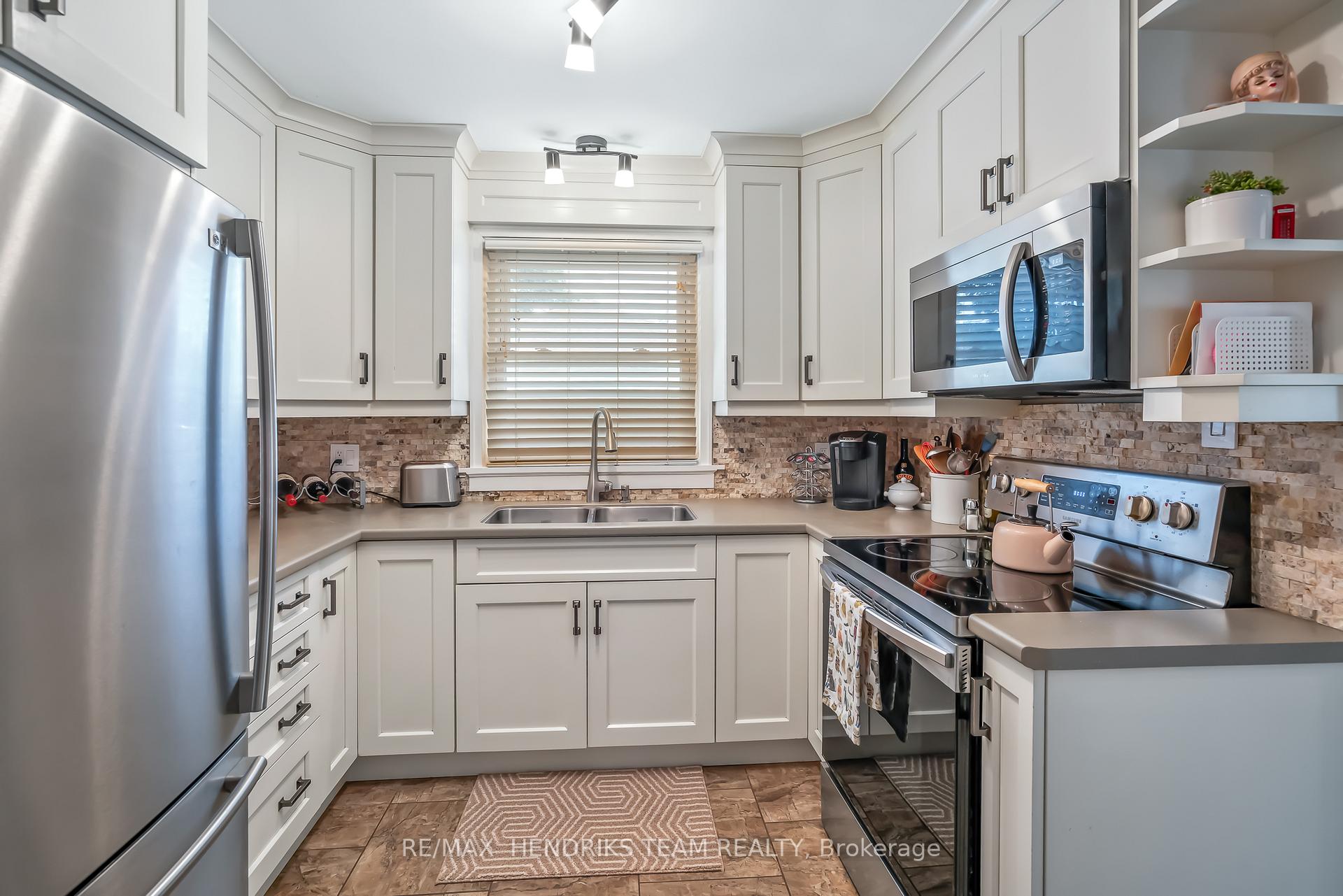 Photo 11 of 53 Dunkeld Avenue, St. Catharines, Carlton/Bunting — HOMEH