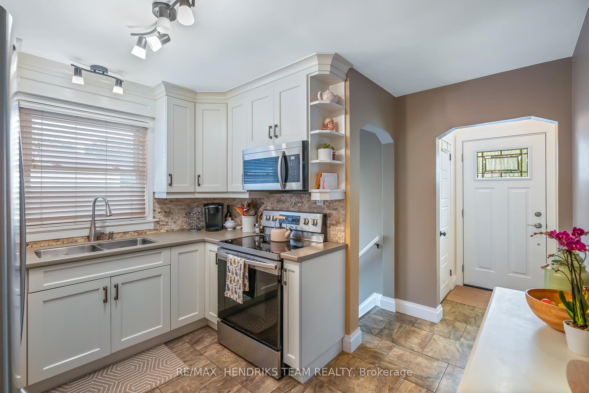 Photo 12 of 53 Dunkeld Avenue, St. Catharines, Carlton/Bunting — HOMEH