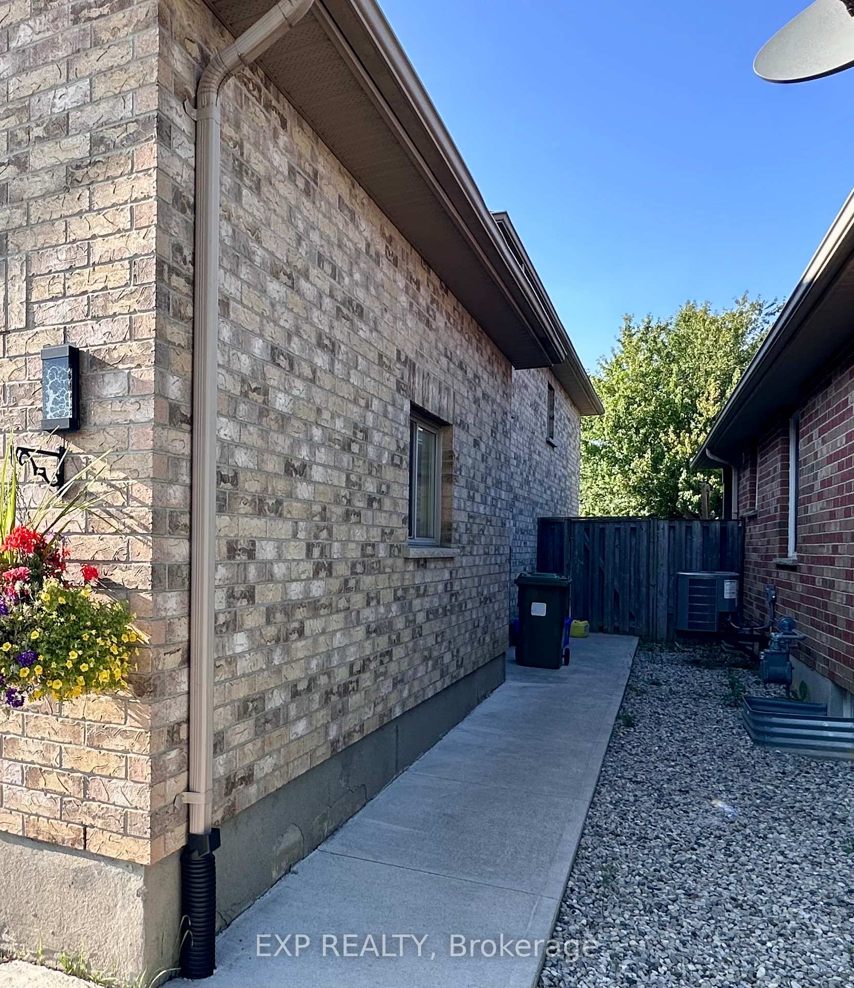 Photo 4 of 1 Falconridge Court, St. Thomas — HOMEH
