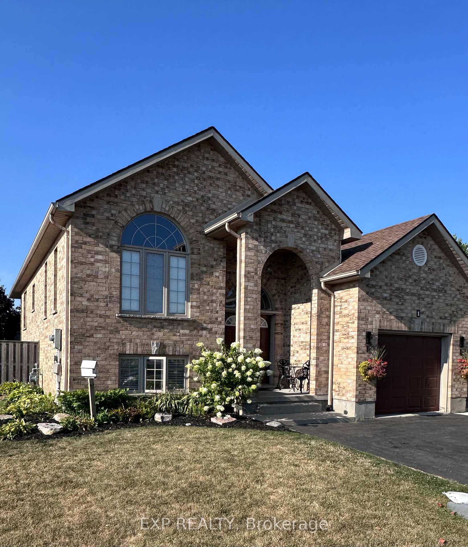 Photo 5 of 1 Falconridge Court, St. Thomas — HOMEH