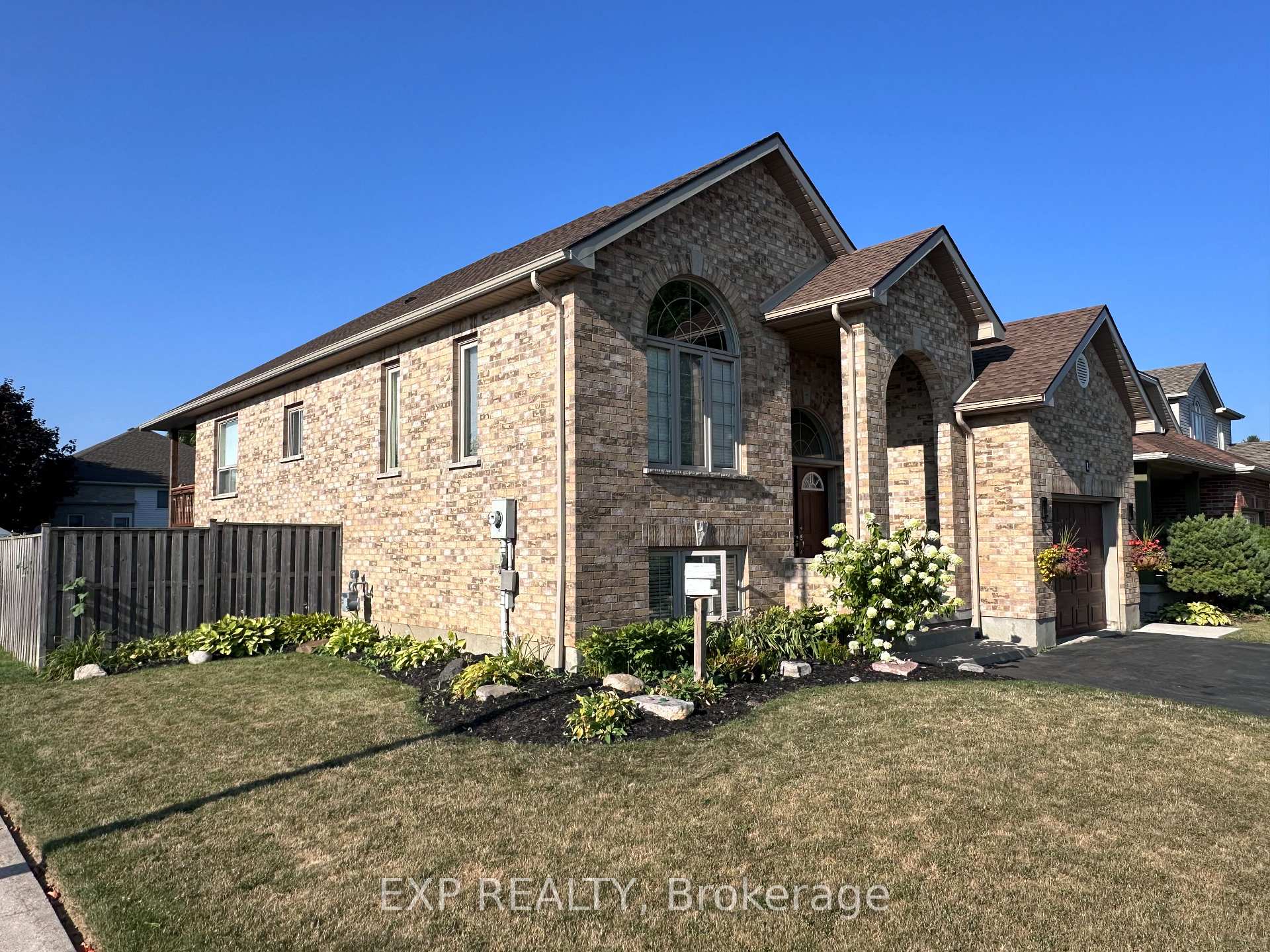 Photo 6 of 1 Falconridge Court, St. Thomas — HOMEH