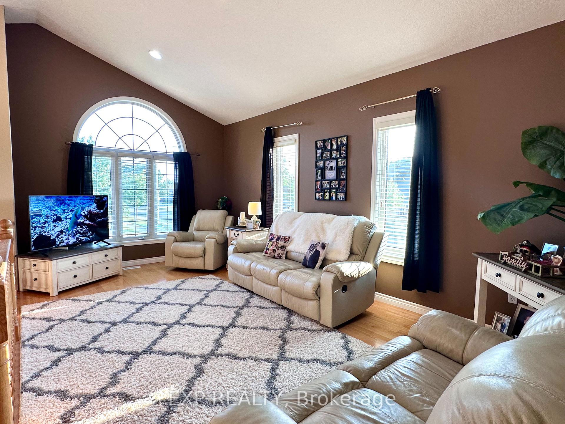 Photo 10 of 1 Falconridge Court, St. Thomas — HOMEH