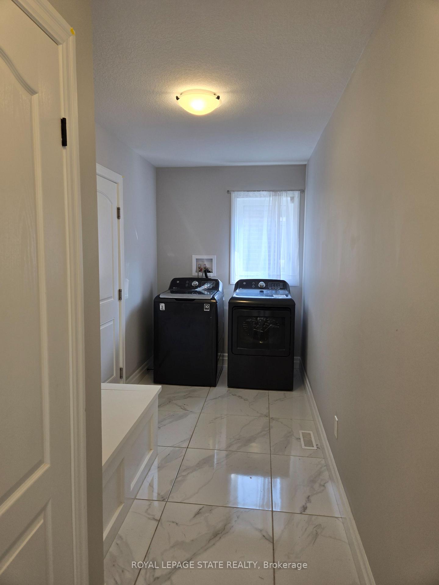 Photo 8 of 15 Dunning Way, St. Thomas — HOMEH