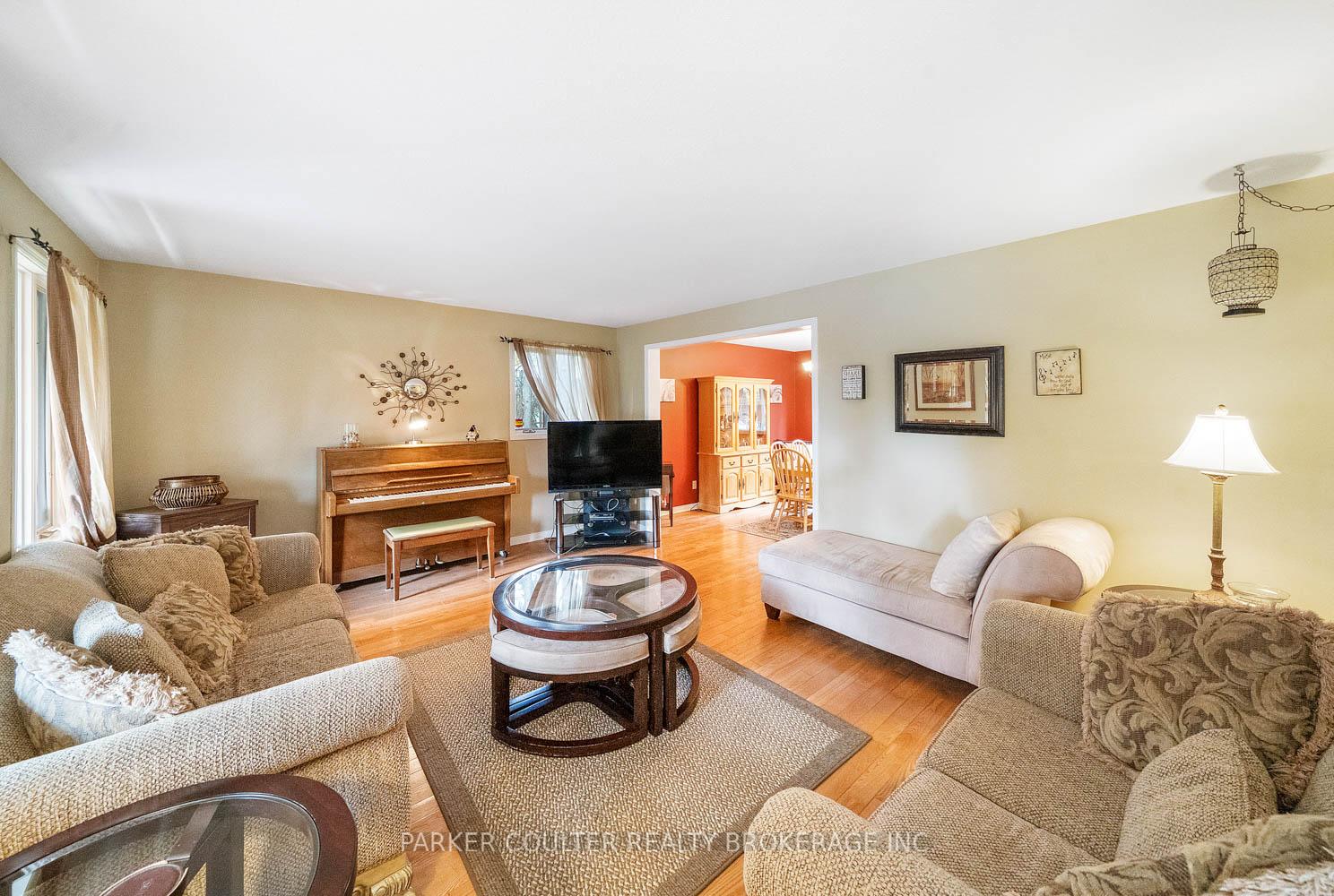 Photo 8 of 41 Lawrence Avenue, Springwater, Anten Mills — HOMEH