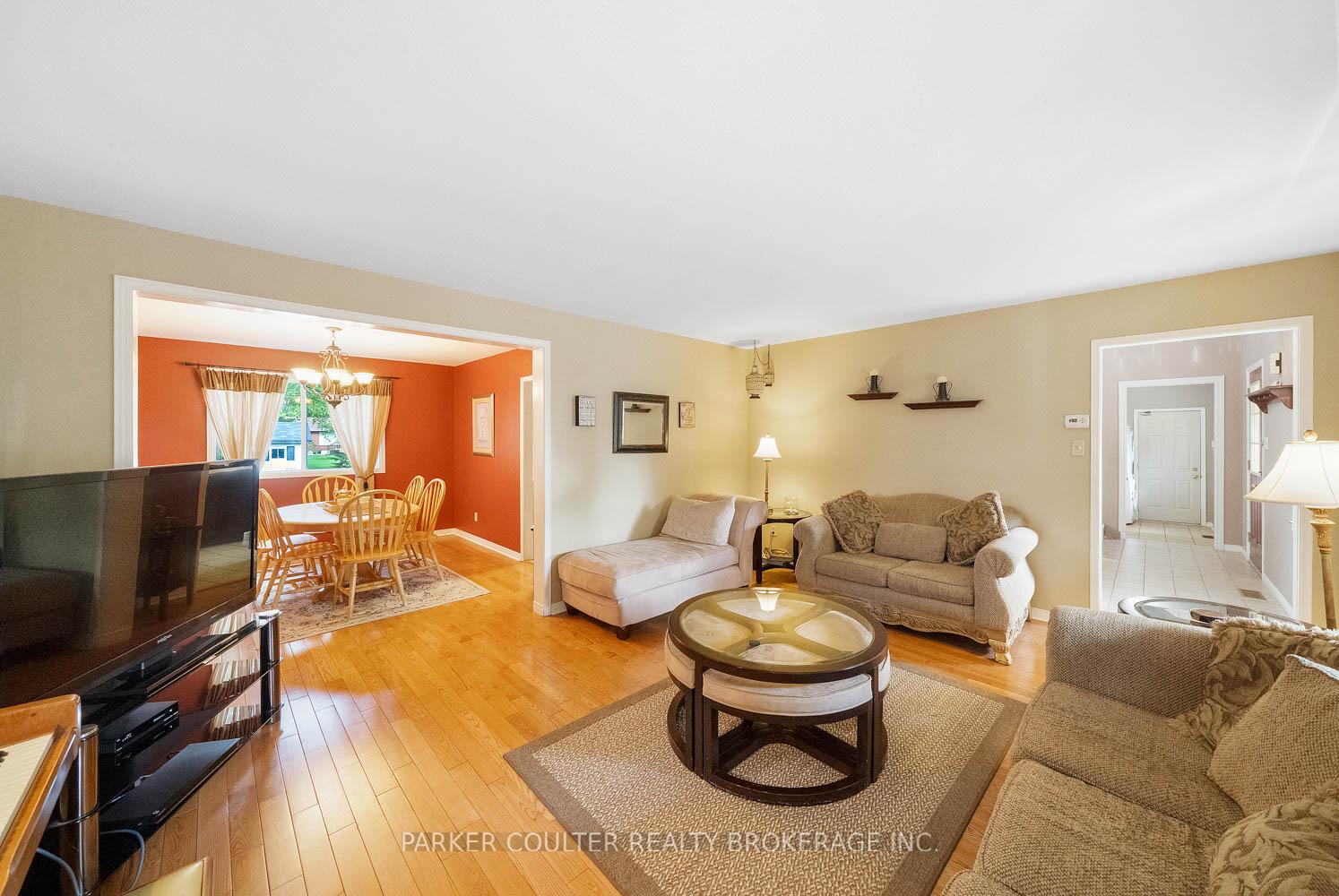 Photo 9 of 41 Lawrence Avenue, Springwater, Anten Mills — HOMEH