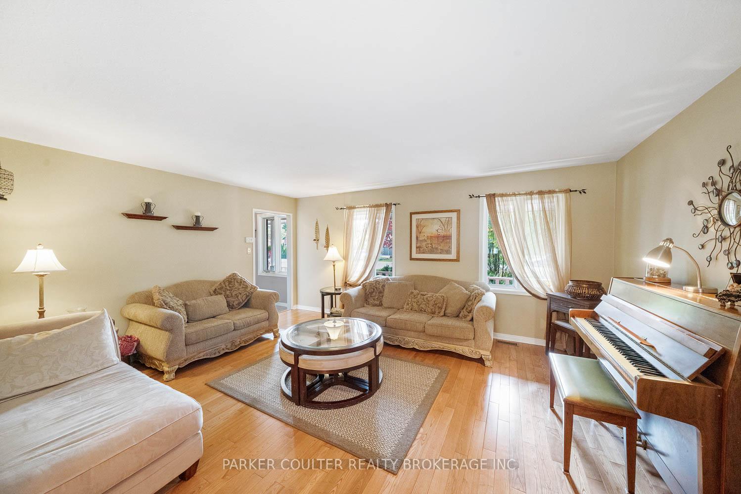 Photo 10 of 41 Lawrence Avenue, Springwater, Anten Mills — HOMEH