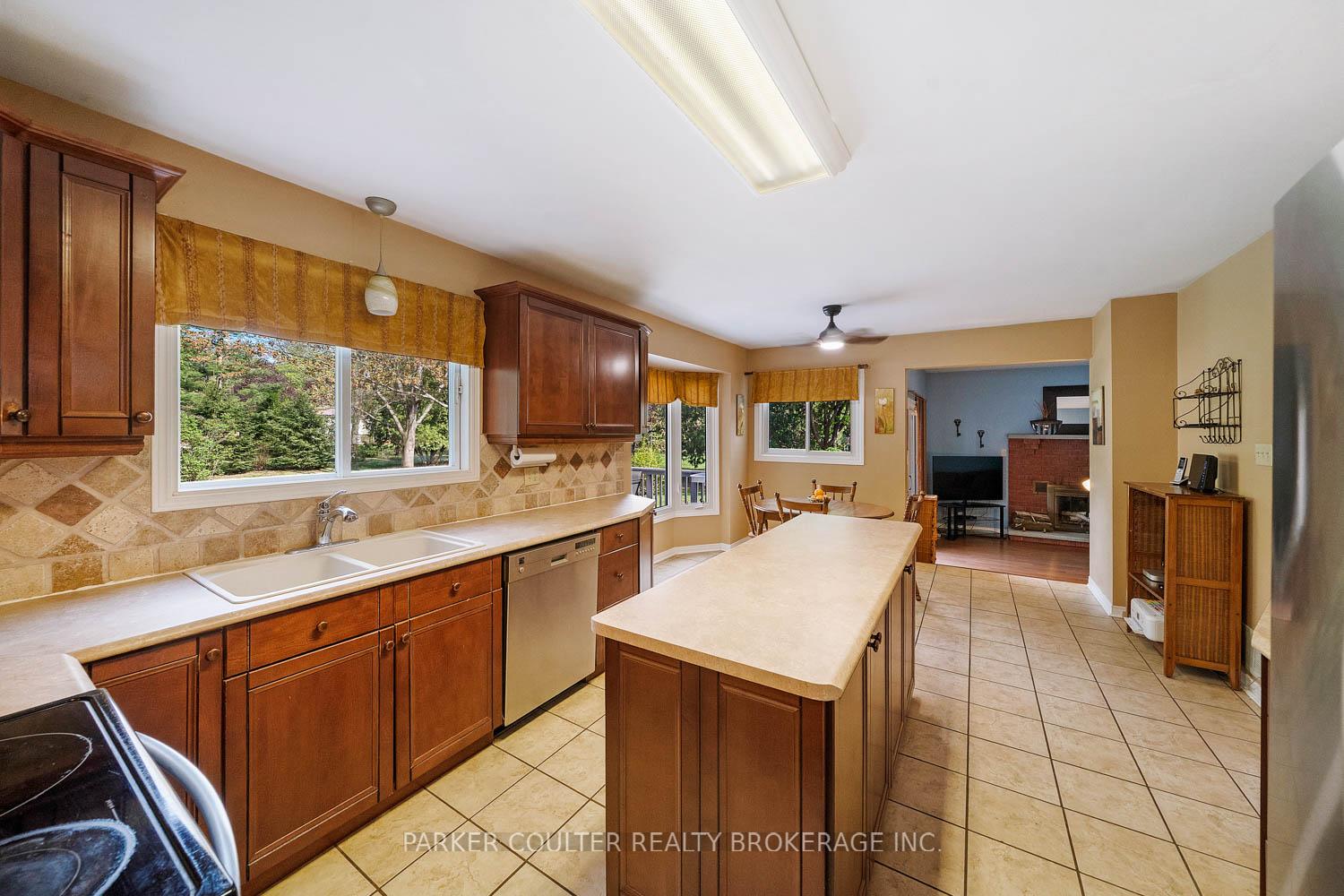 Photo 13 of 41 Lawrence Avenue, Springwater, Anten Mills — HOMEH