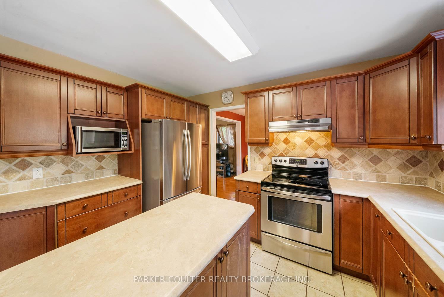 Photo 15 of 41 Lawrence Avenue, Springwater, Anten Mills — HOMEH