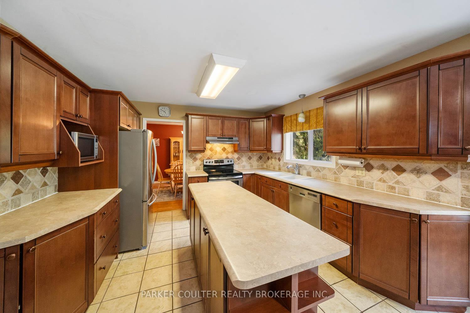 Photo 16 of 41 Lawrence Avenue, Springwater, Anten Mills — HOMEH