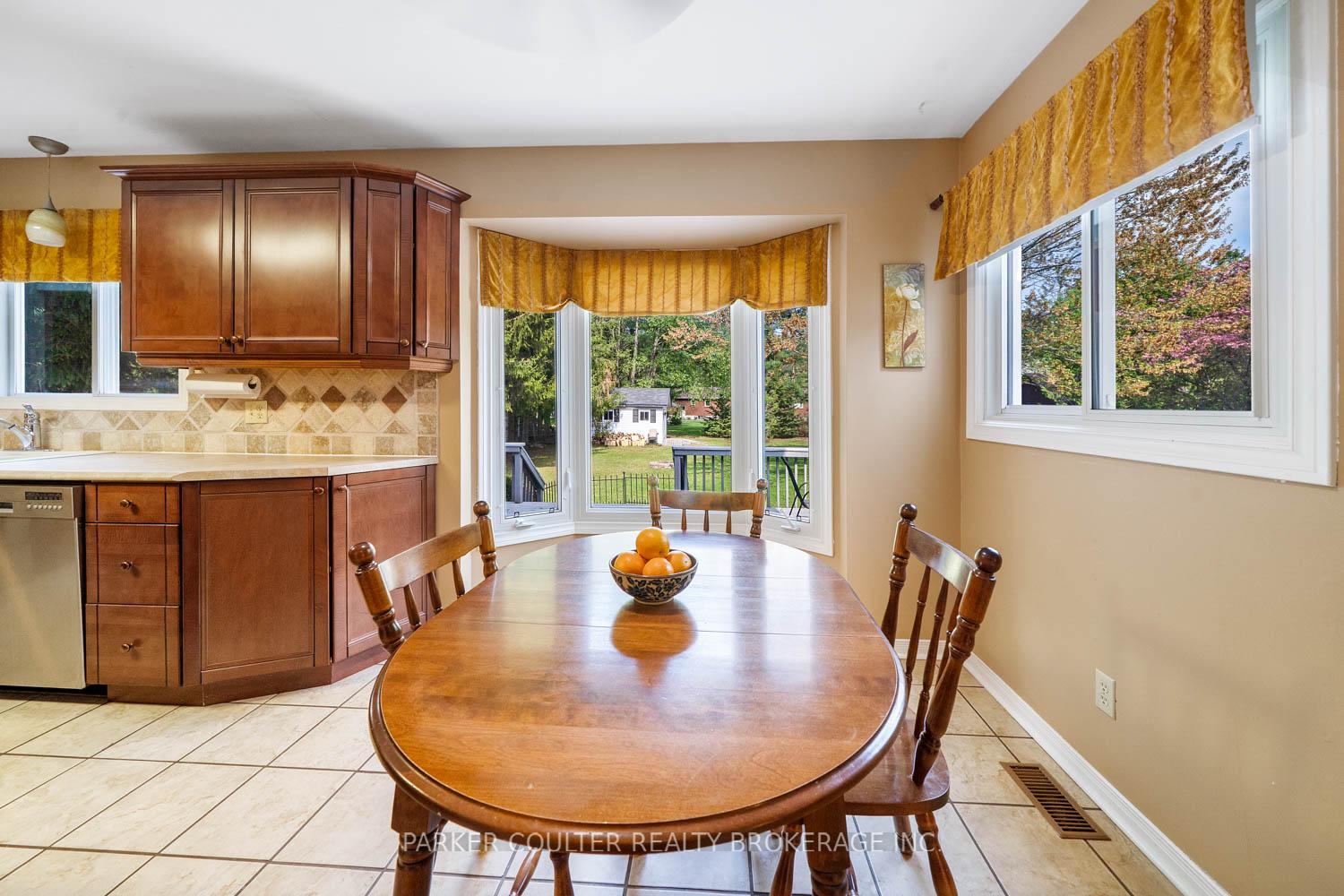 Photo 17 of 41 Lawrence Avenue, Springwater, Anten Mills — HOMEH