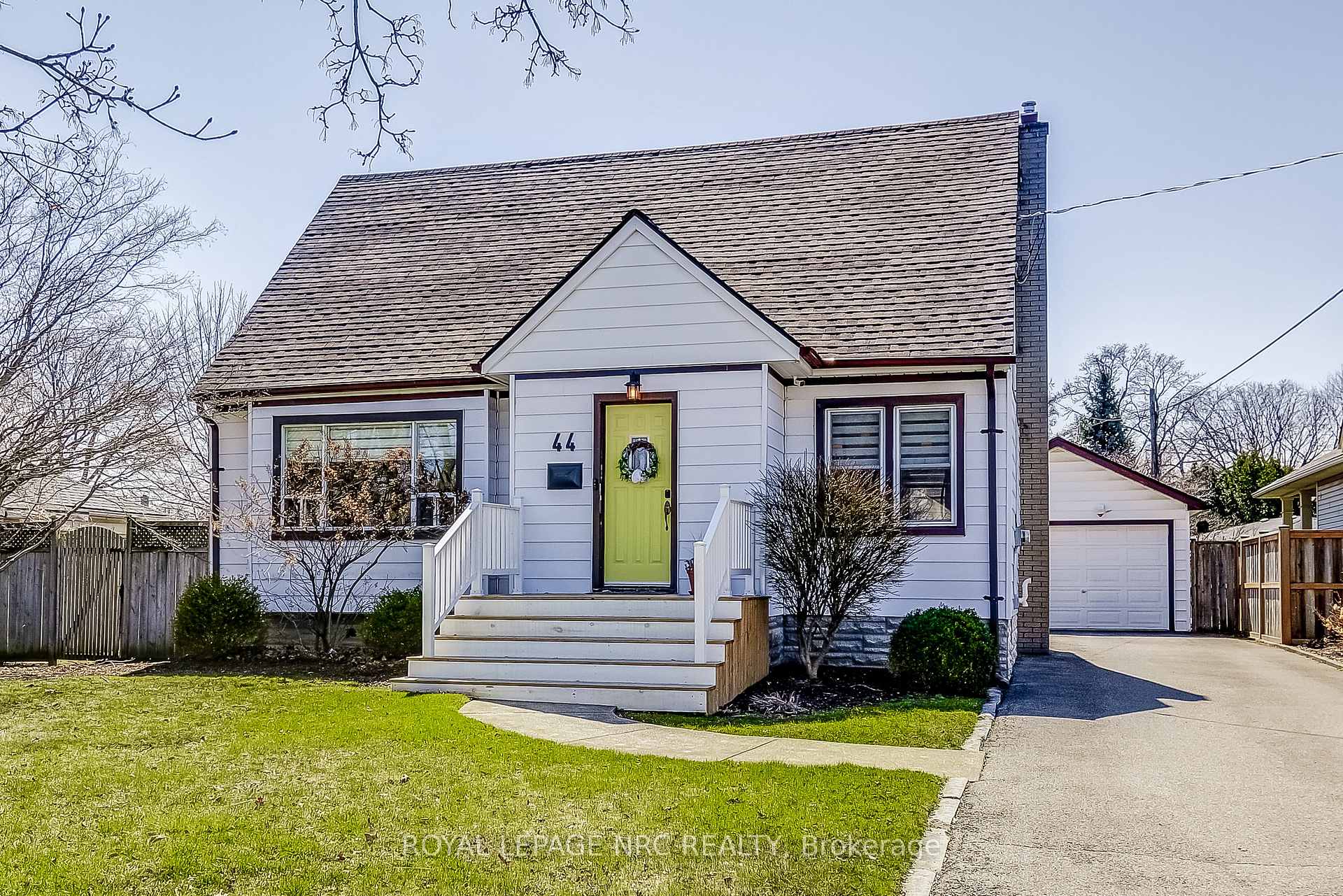 Photo 1 of 44 Windsor Road, St. Catharines, Vine/Linwell — HOMEH