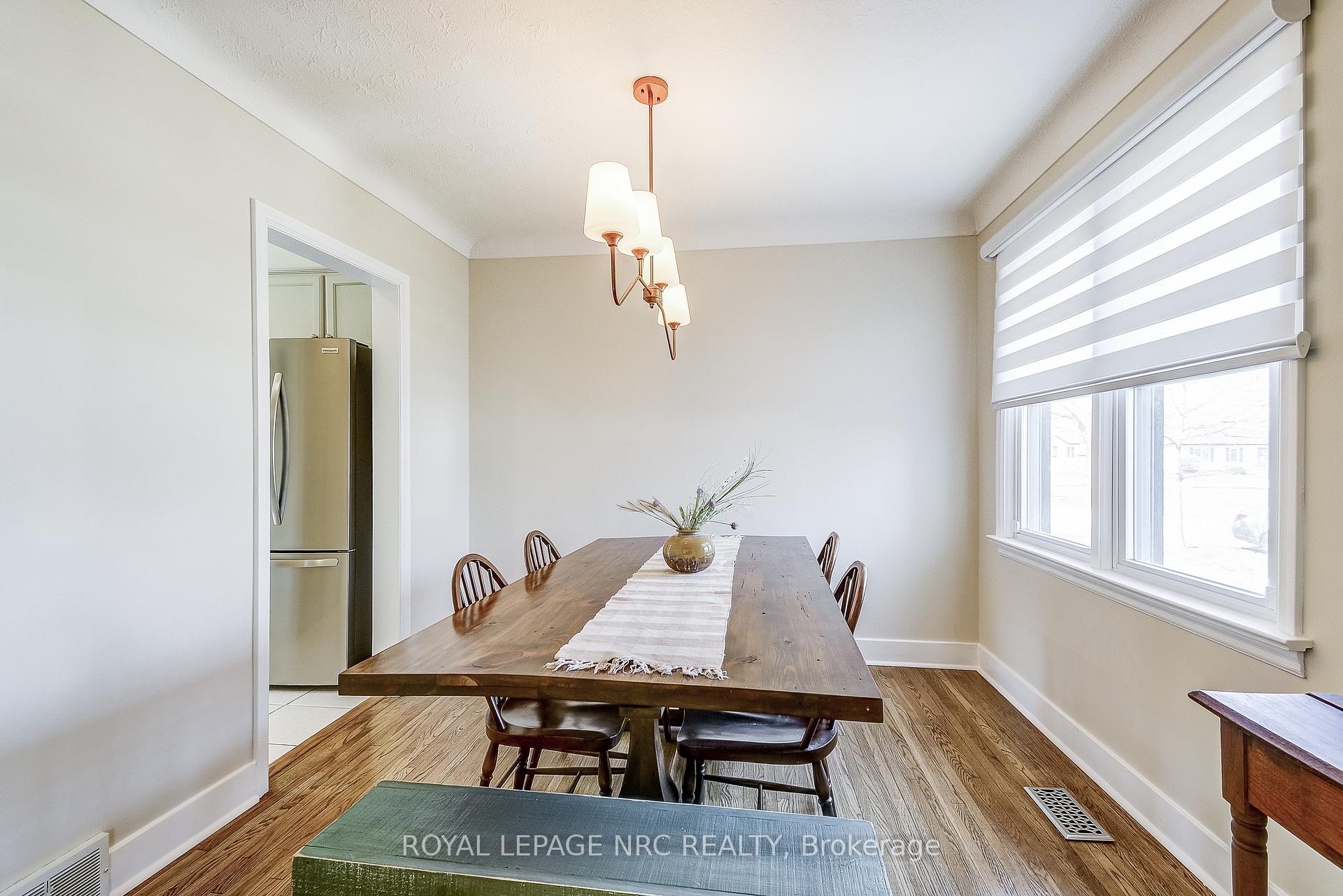 Photo 3 of 44 Windsor Road, St. Catharines, Vine/Linwell — HOMEH