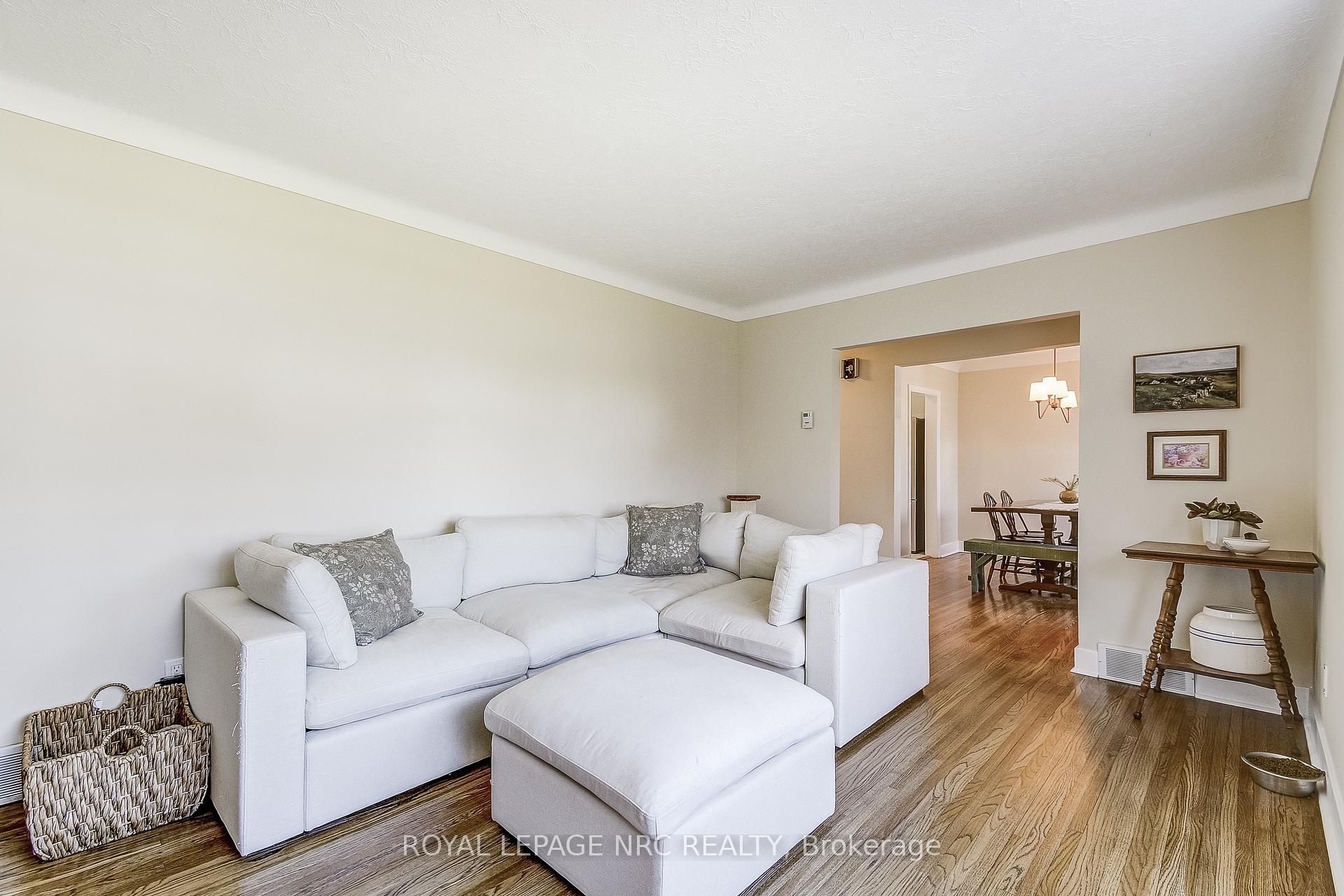 Photo 7 of 44 Windsor Road, St. Catharines, Vine/Linwell — HOMEH