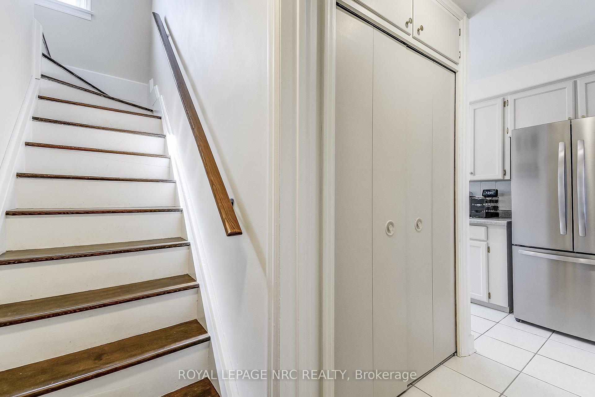 Photo 8 of 44 Windsor Road, St. Catharines, Vine/Linwell — HOMEH