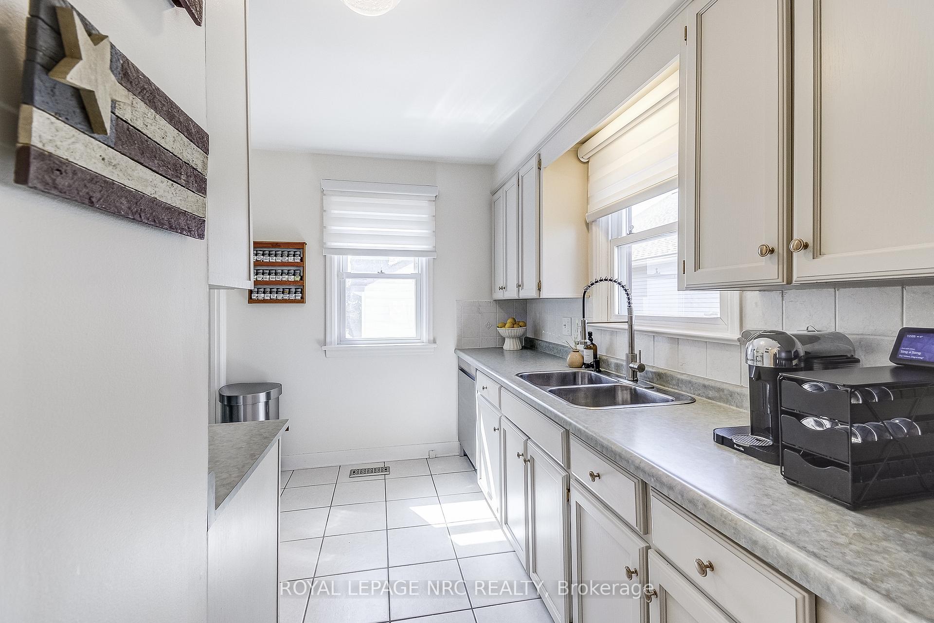 Photo 9 of 44 Windsor Road, St. Catharines, Vine/Linwell — HOMEH