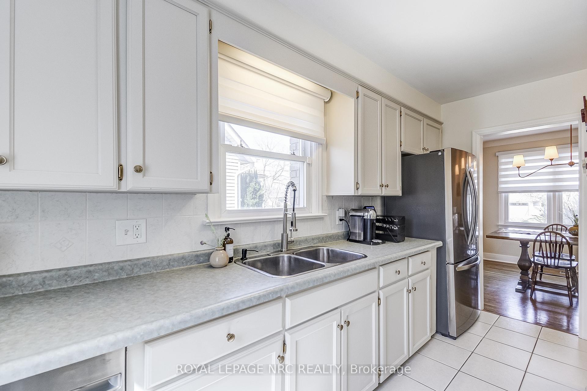 Photo 10 of 44 Windsor Road, St. Catharines, Vine/Linwell — HOMEH