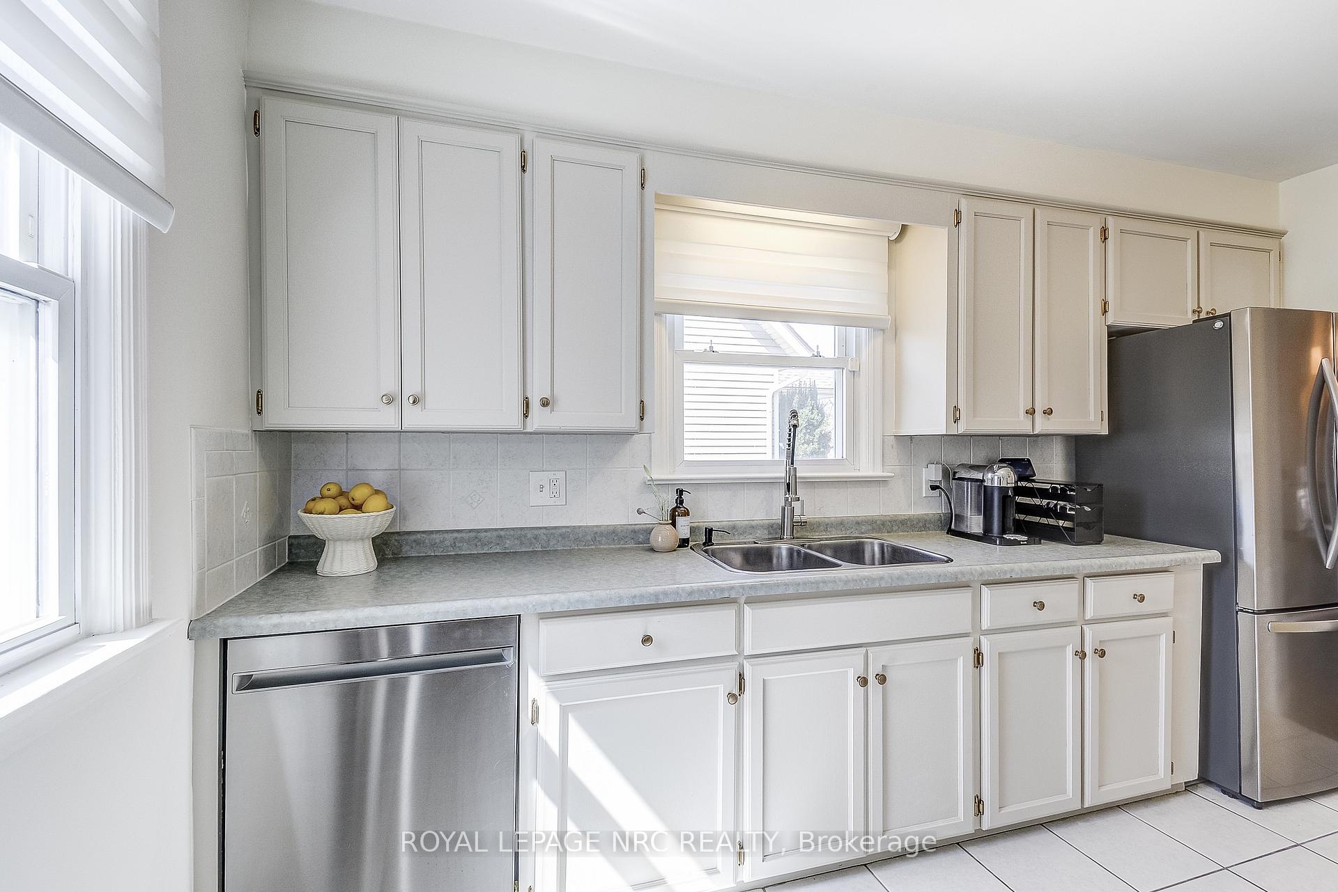Photo 11 of 44 Windsor Road, St. Catharines, Vine/Linwell — HOMEH