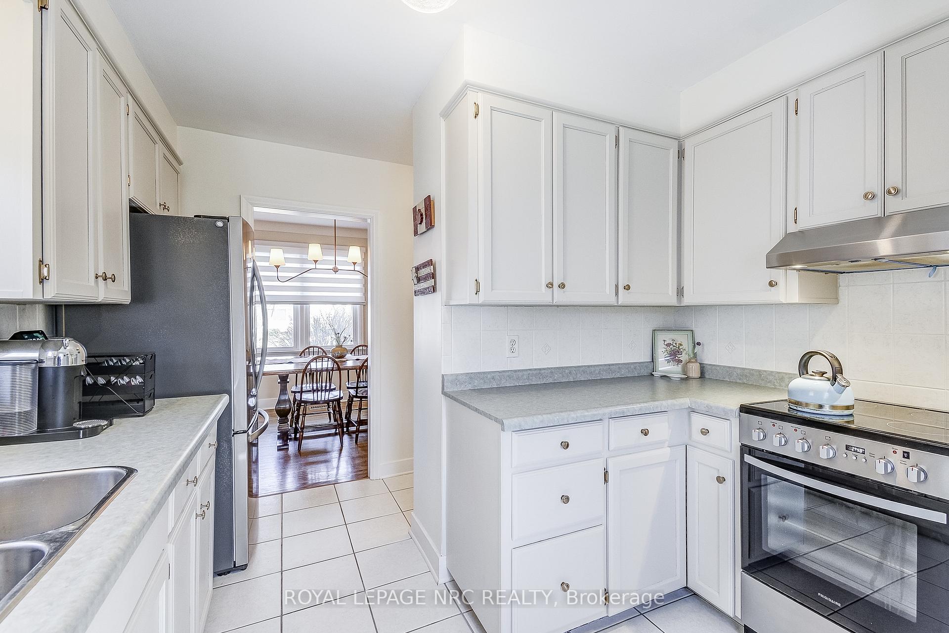 Photo 12 of 44 Windsor Road, St. Catharines, Vine/Linwell — HOMEH