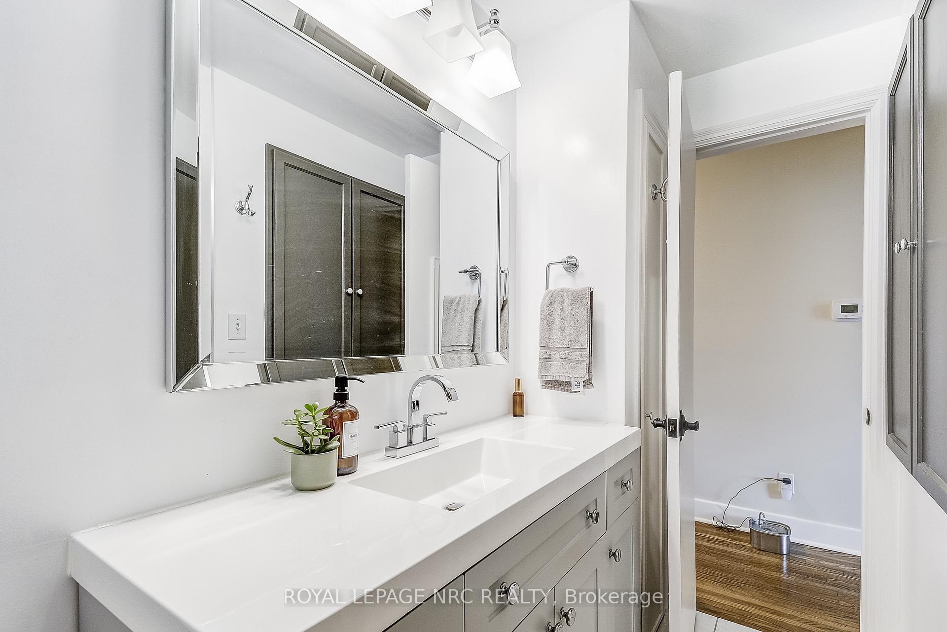 Photo 15 of 44 Windsor Road, St. Catharines, Vine/Linwell — HOMEH
