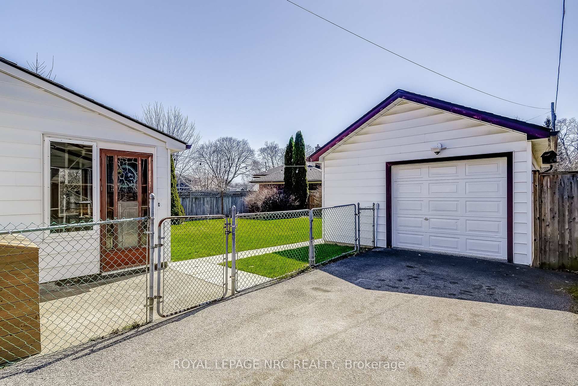 Photo 26 of 44 Windsor Road, St. Catharines, Vine/Linwell — HOMEH