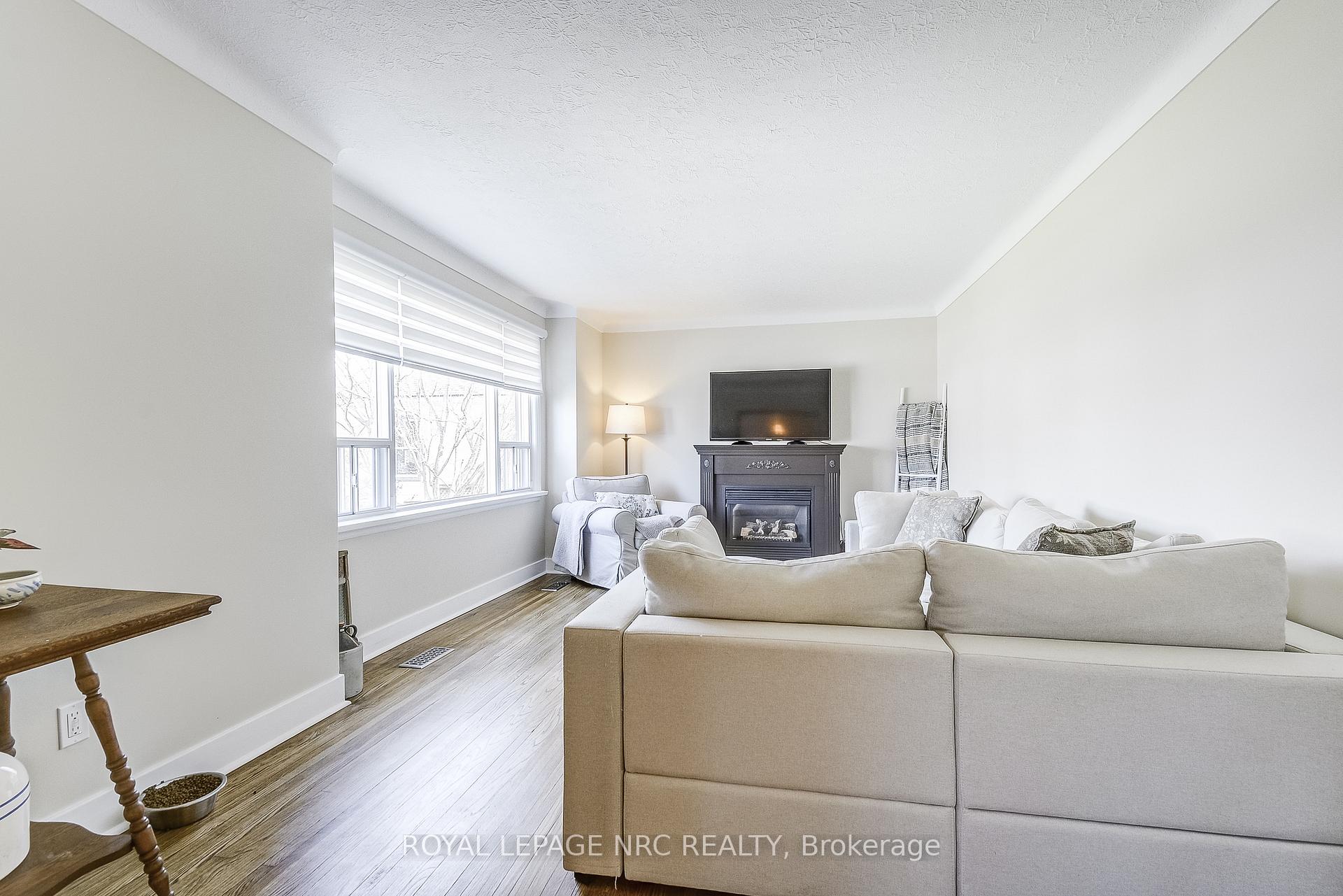 Photo 32 of 44 Windsor Road, St. Catharines, Vine/Linwell — HOMEH