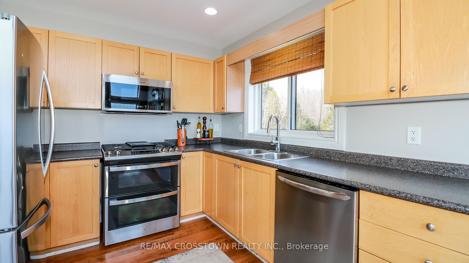 Photo 16 of 3093 Sandy Bend, Springwater, Rural Springwater — HOMEH