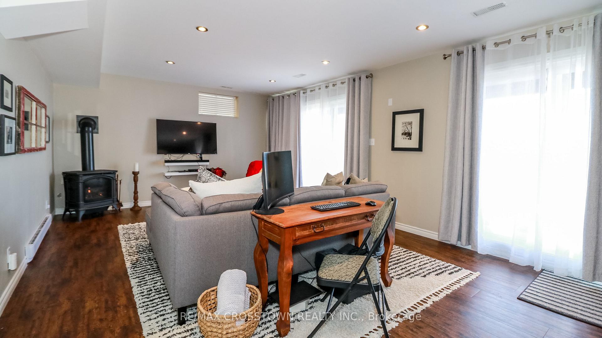 Photo 33 of 3093 Sandy Bend, Springwater, Rural Springwater — HOMEH