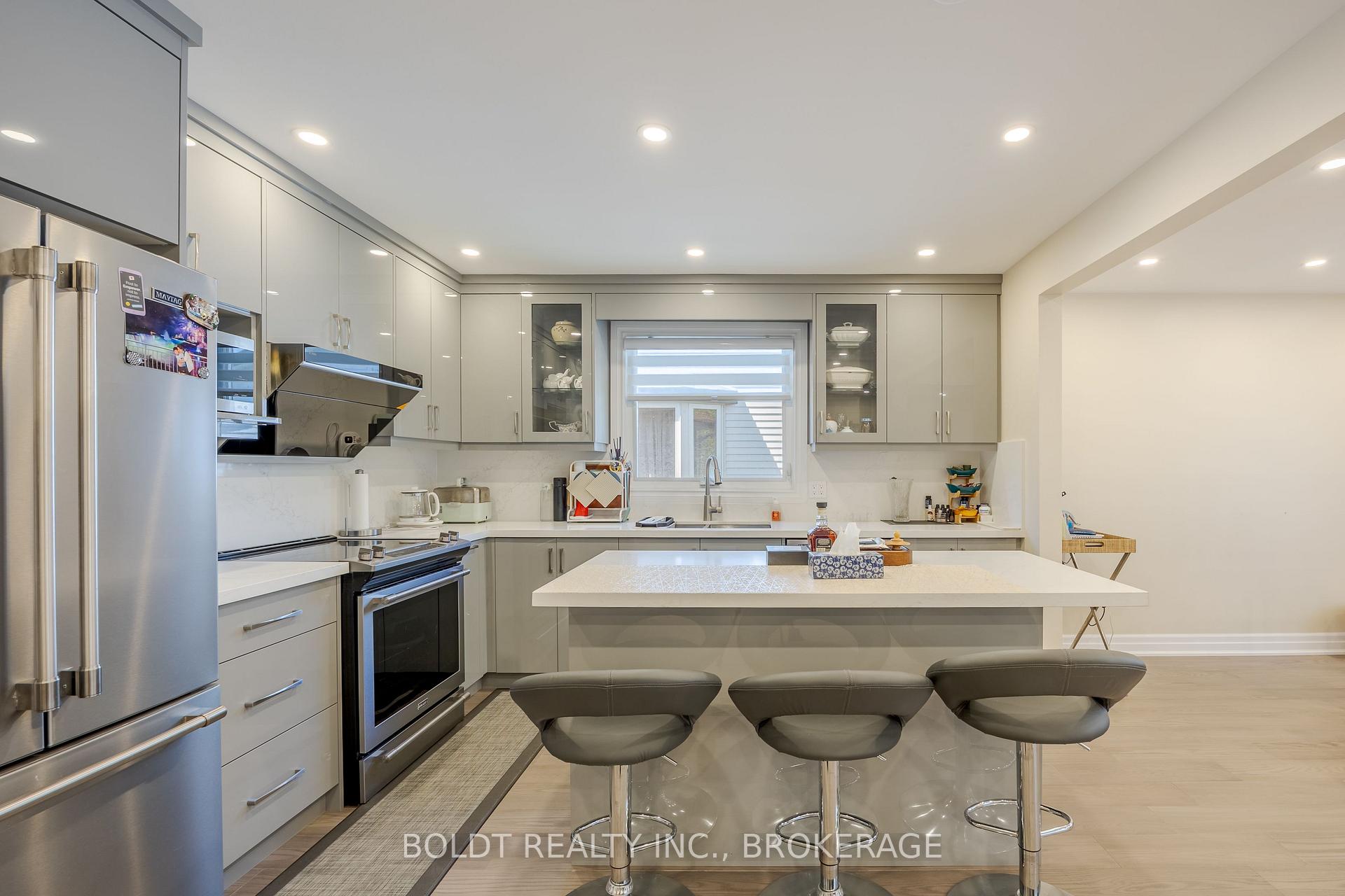Photo 5 of Upper 50 Crestcombe Road, St. Catharines, Ridley — HOMEH