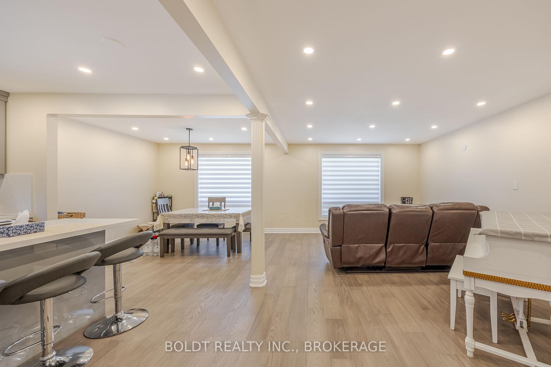 Photo 7 of Upper 50 Crestcombe Road, St. Catharines, Ridley — HOMEH