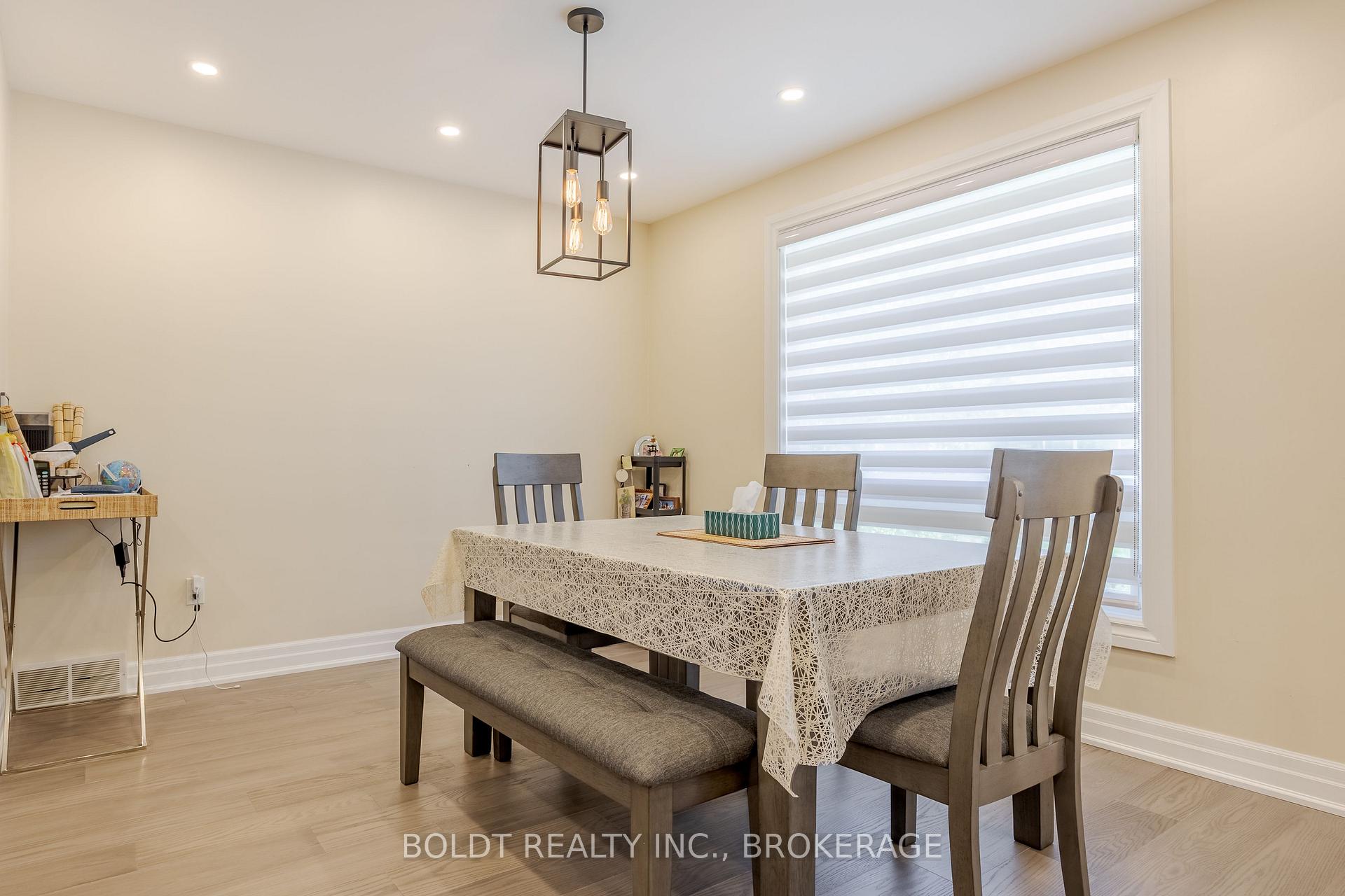 Photo 9 of Upper 50 Crestcombe Road, St. Catharines, Ridley — HOMEH