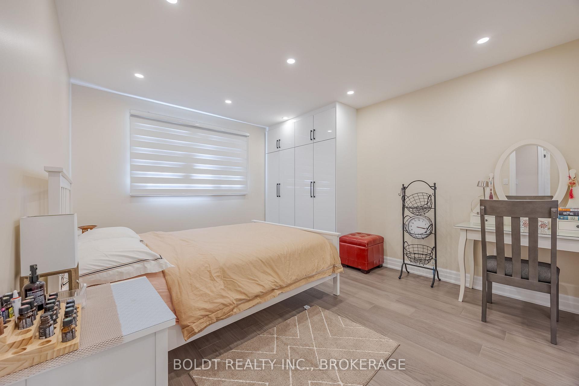 Photo 11 of Upper 50 Crestcombe Road, St. Catharines, Ridley — HOMEH