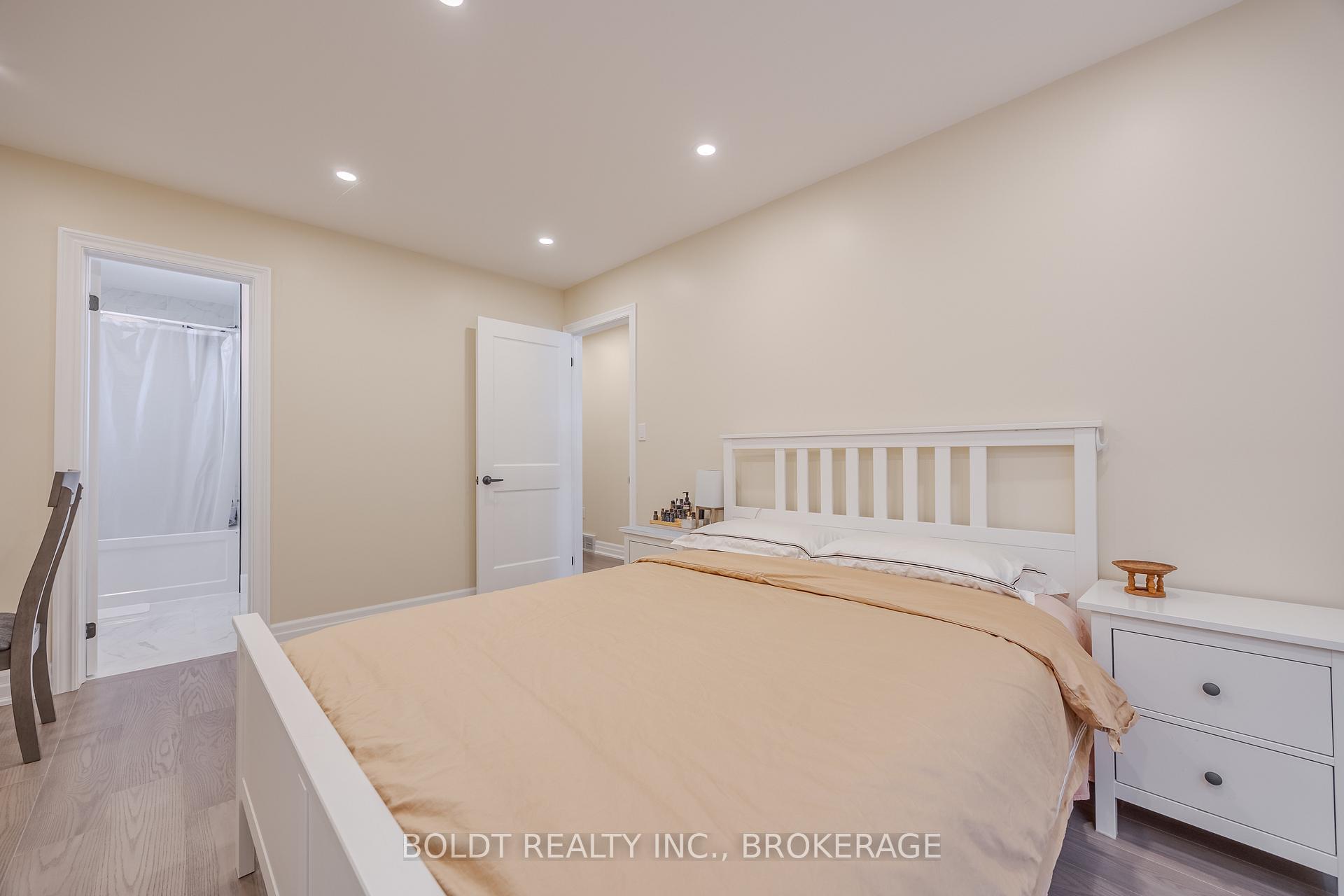 Photo 12 of Upper 50 Crestcombe Road, St. Catharines, Ridley — HOMEH