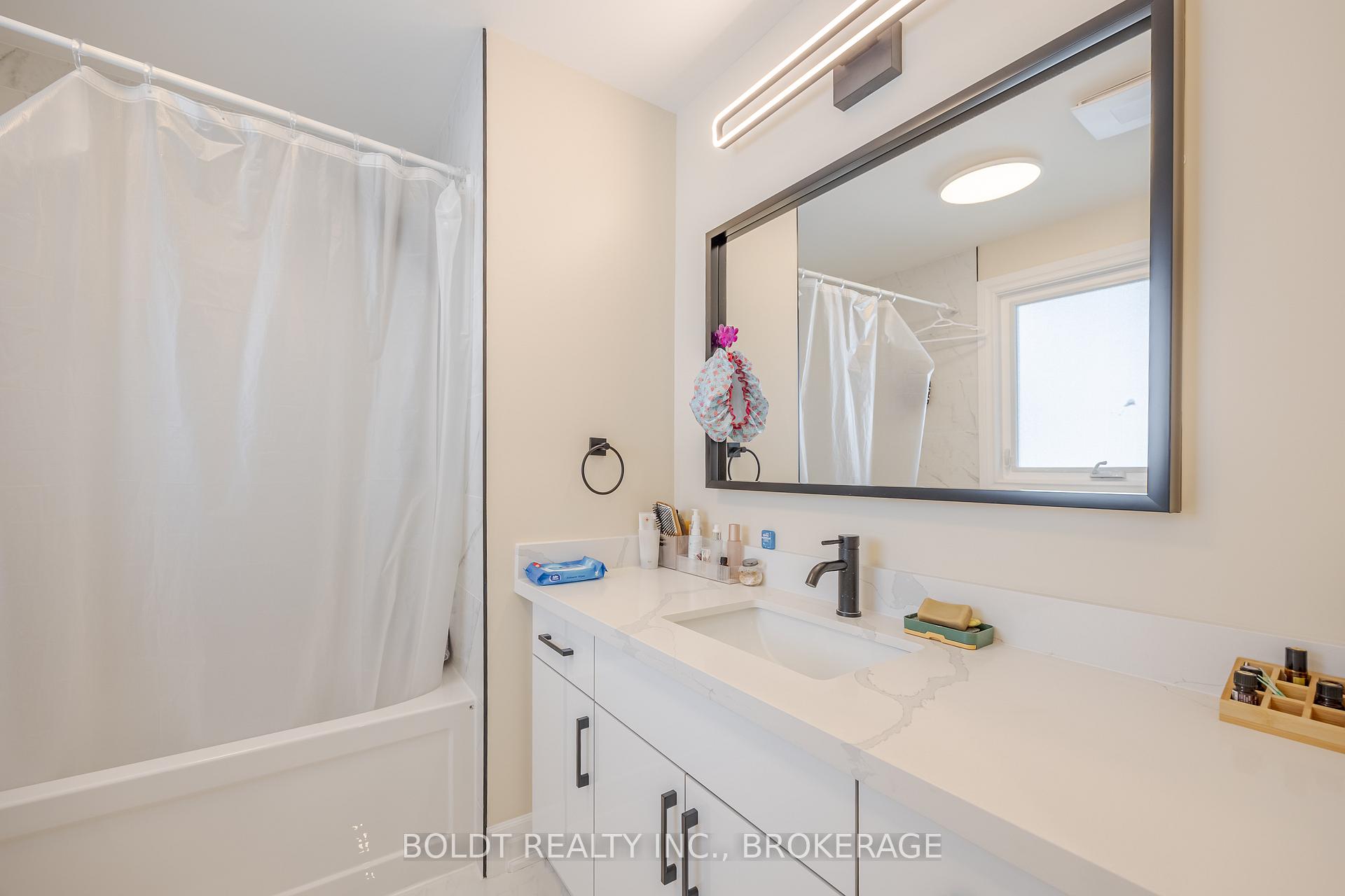 Photo 13 of Upper 50 Crestcombe Road, St. Catharines, Ridley — HOMEH