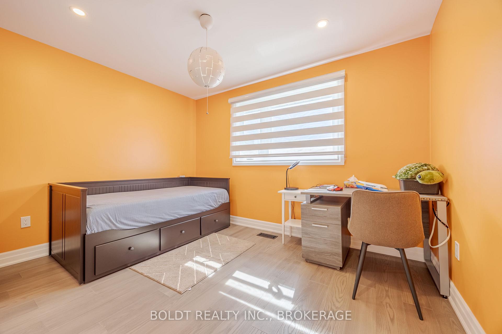 Photo 14 of Upper 50 Crestcombe Road, St. Catharines, Ridley — HOMEH